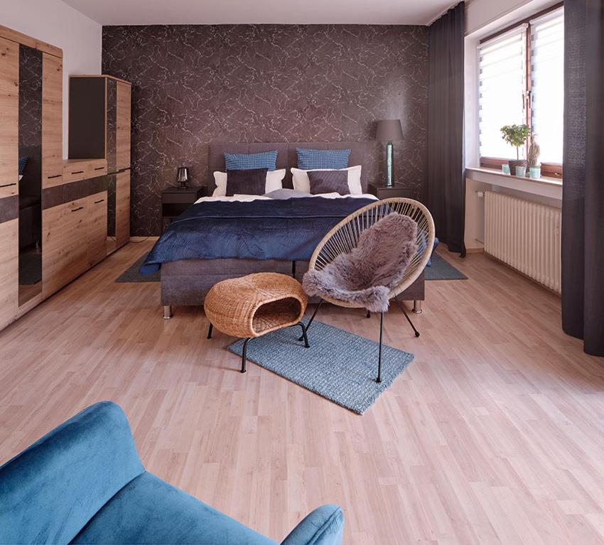 KATARINAS HOUSE mit 2 FeWo stilvoll, gemütlich & zentral Boxspringbett, Parkplatz, Balkon oder Garten