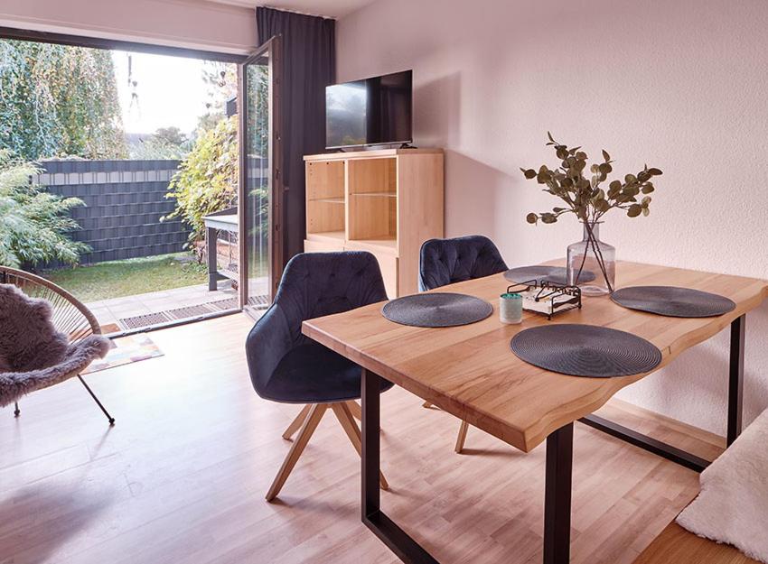 KATARINAS HOUSE mit 2 FeWo stilvoll, gemütlich & zentral Boxspringbett, Parkplatz, Balkon oder Garten