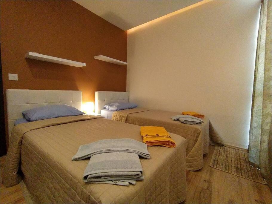 Lovely 2 bedroom apartment with pool view 2