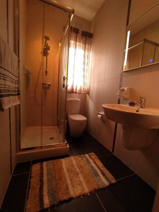 Lovely 2 bedroom apartment with pool view 3