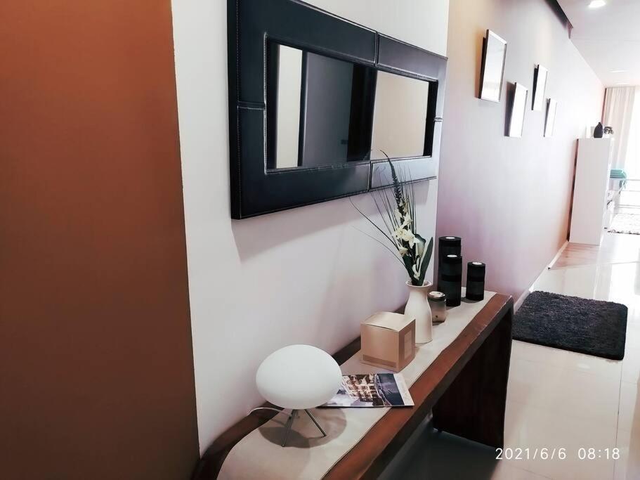 Lovely 2 bedroom apartment with pool view 5