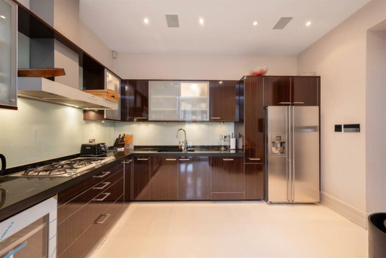 Central Knightsbridge Super Luxury Large Sleeps up to 6 view 4