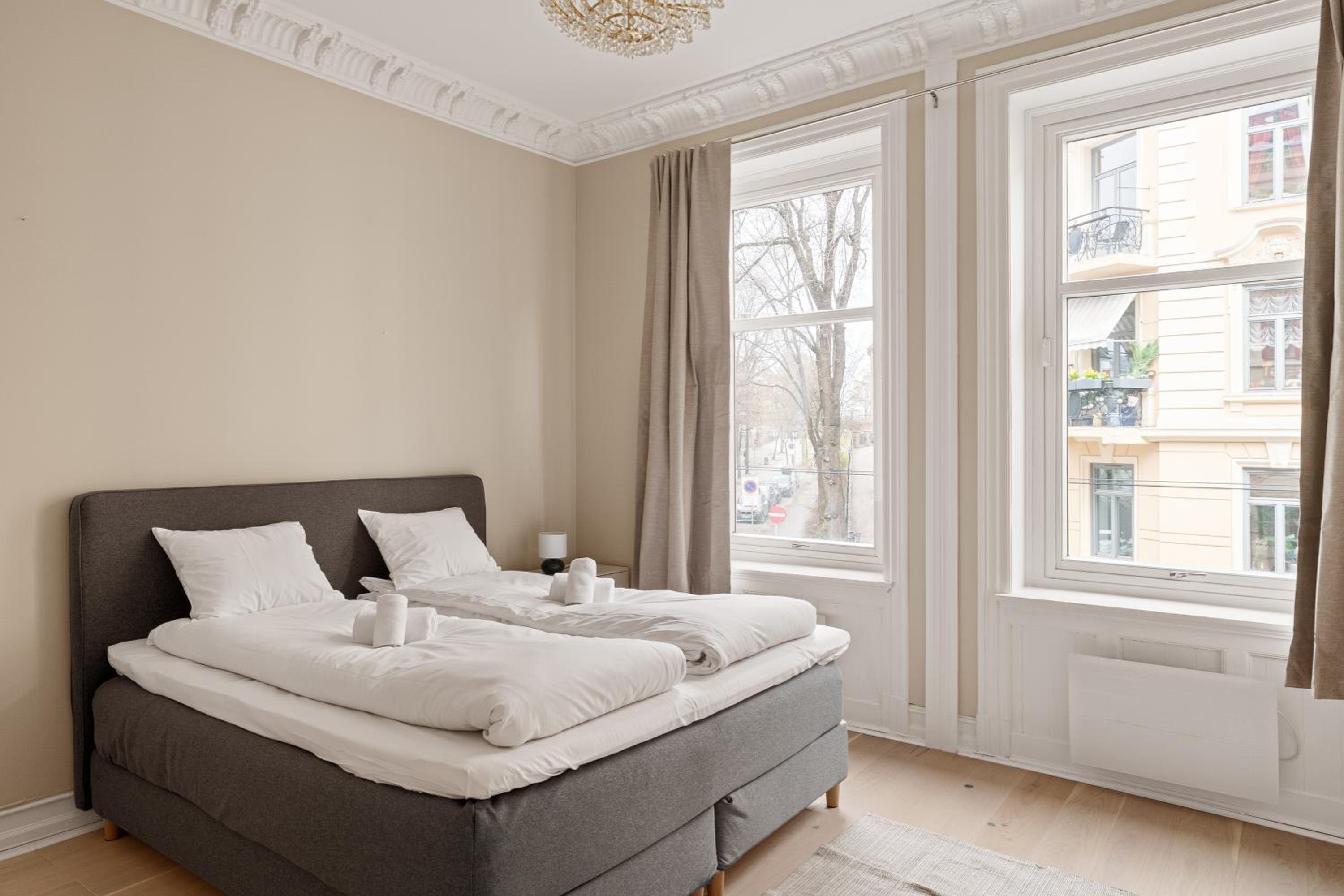 Dinbnb Apartments l Easy check-in l Unbeatable location l New in 2024 view 5