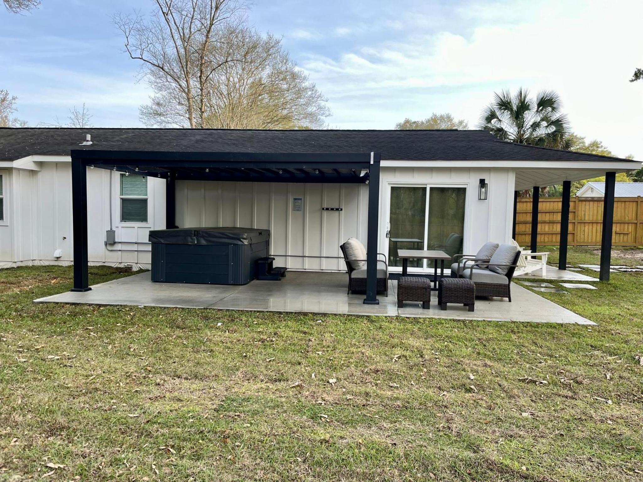 Love Shack in Foley/ Hot Tub / Modern Cozy view 4