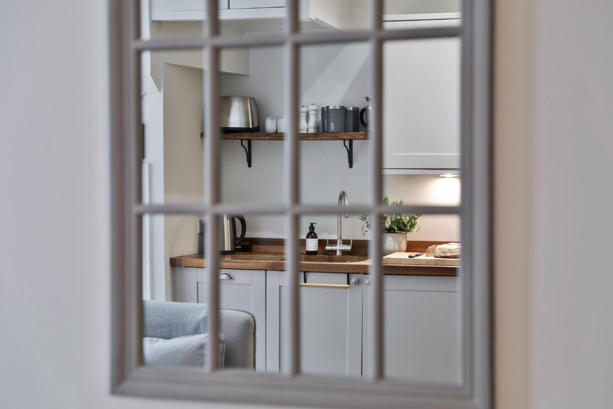 Cotswold Luxury Coach House - ideal for couples, w/ EV charging view 2