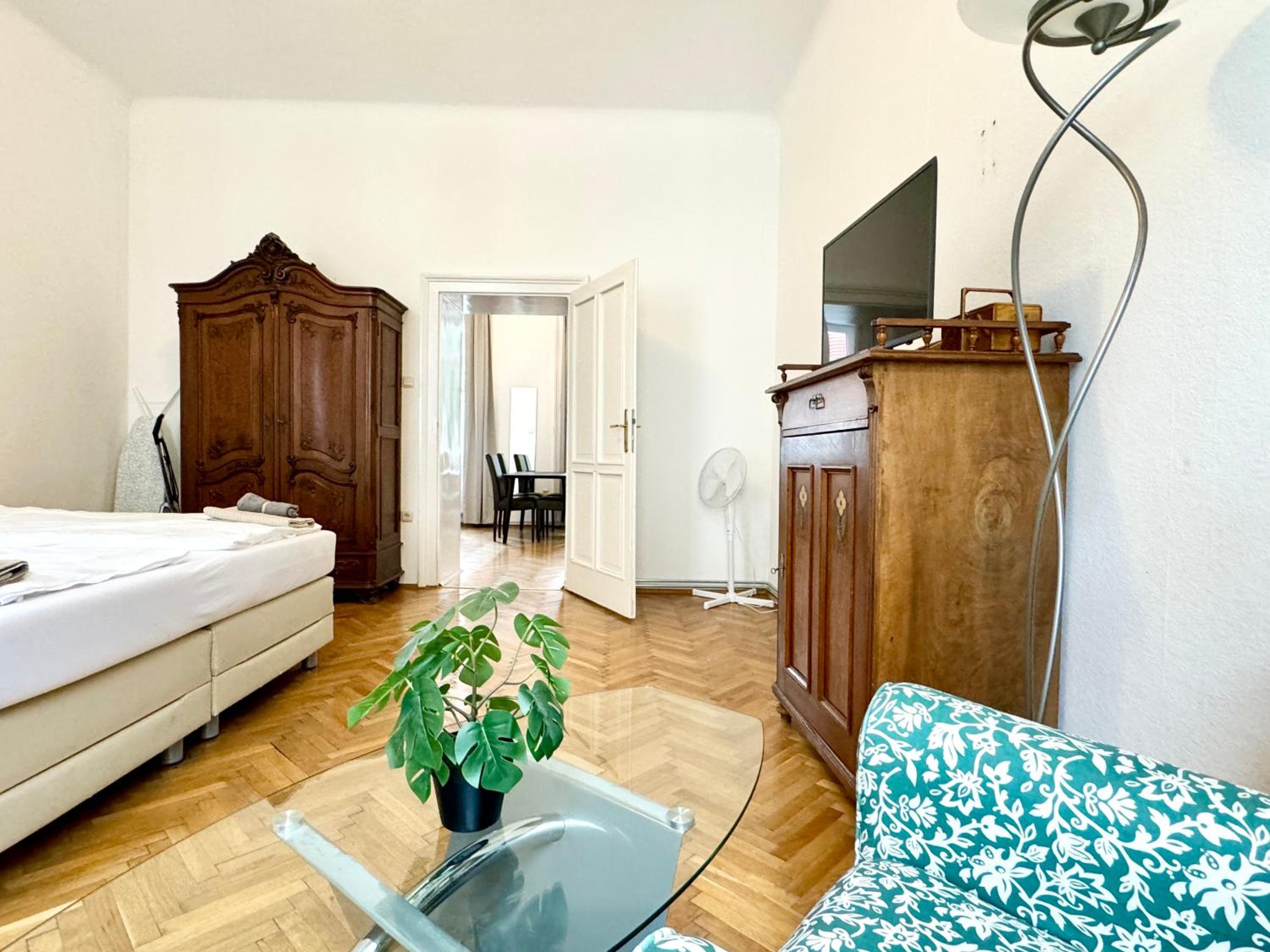 Cosy Apartment located at famous Vienna Kutschkermarkt