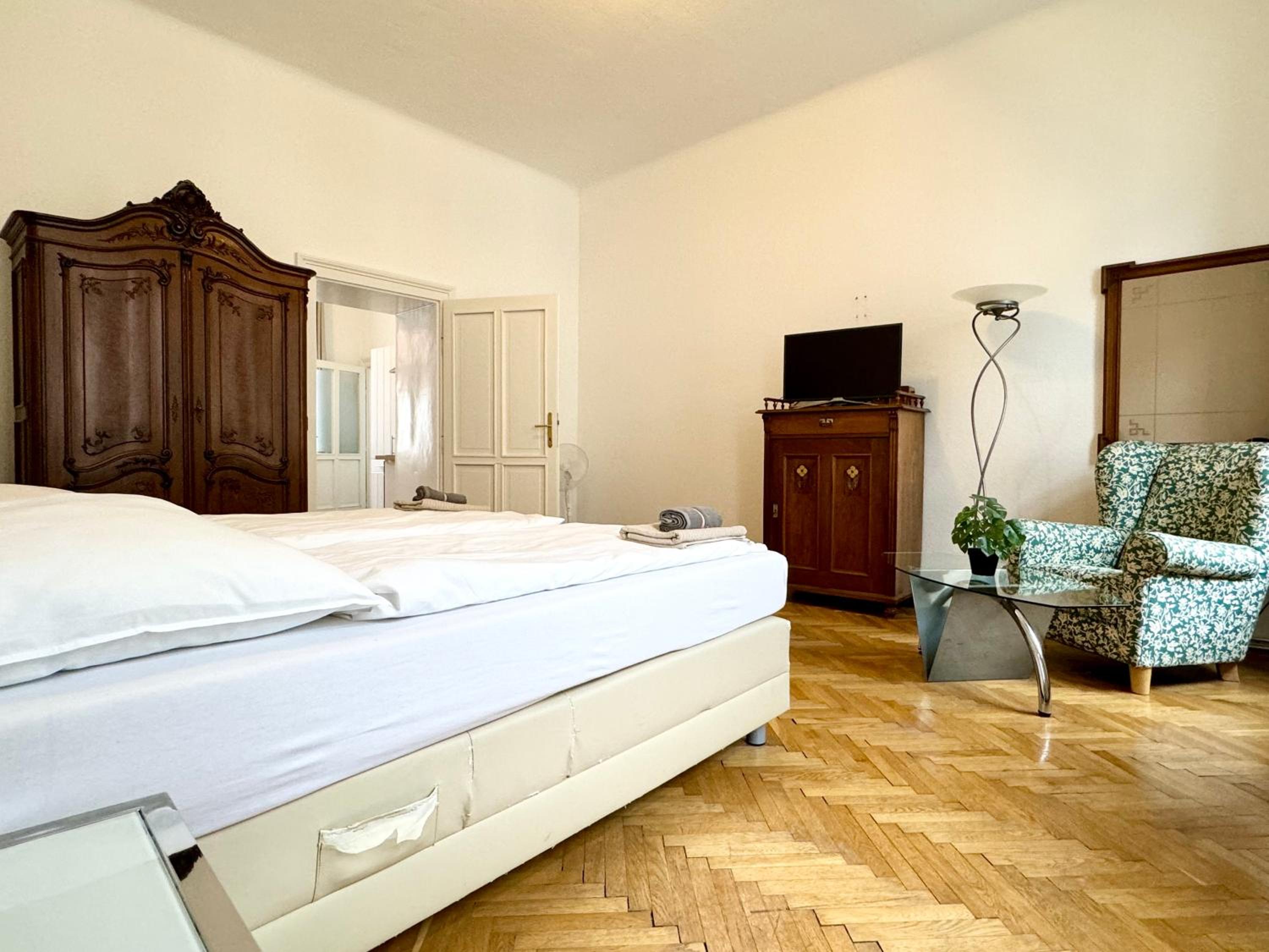 Cosy Apartment located at famous Vienna Kutschkermarkt
