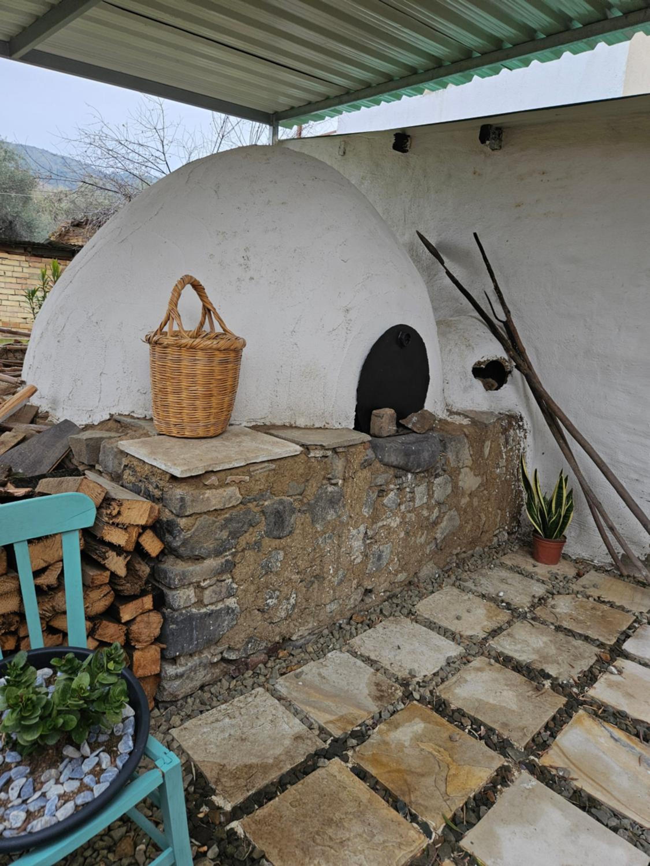 Traditional adobe house in Evrychou with cozy garden and fireplace!