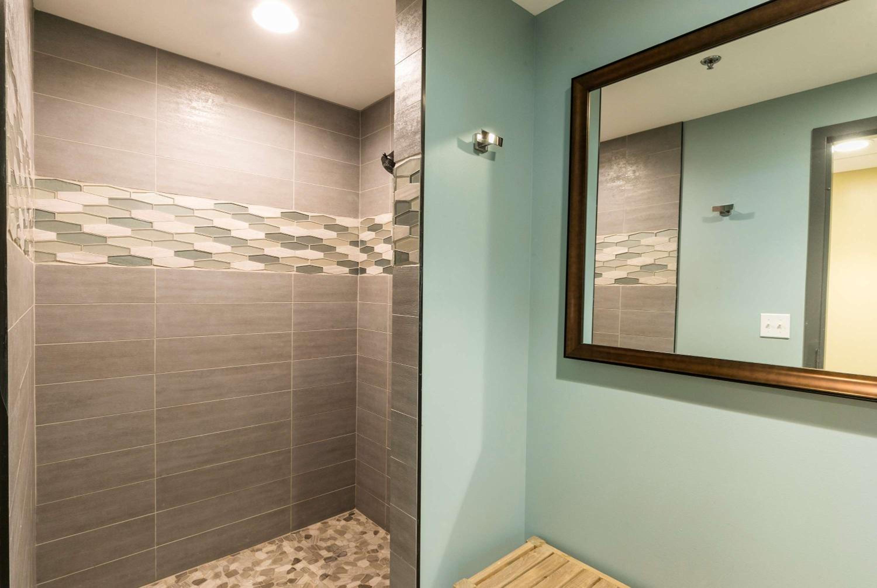 Aston Waikiki Beach Tower: bathroom photo