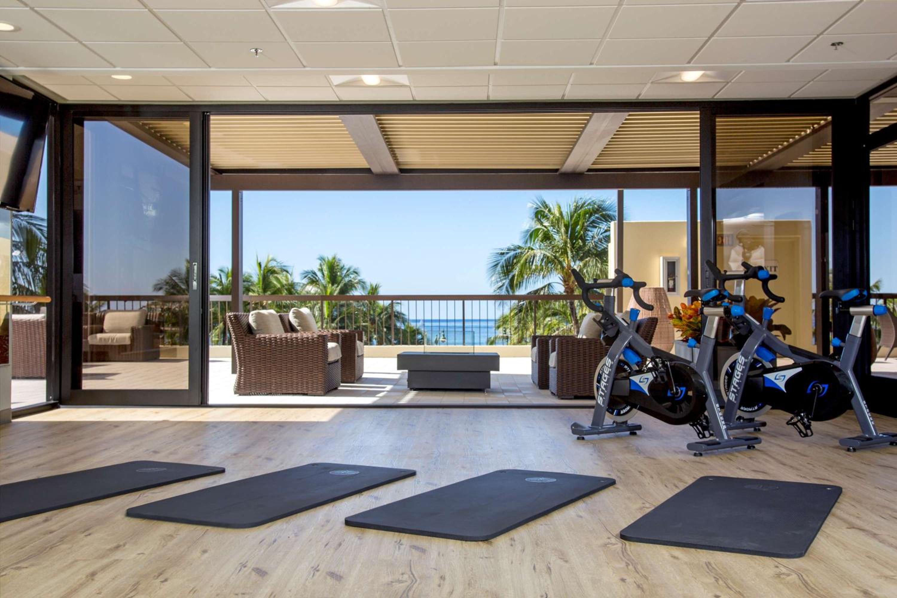 Aston Waikiki Beach Tower: activities & amenities photo