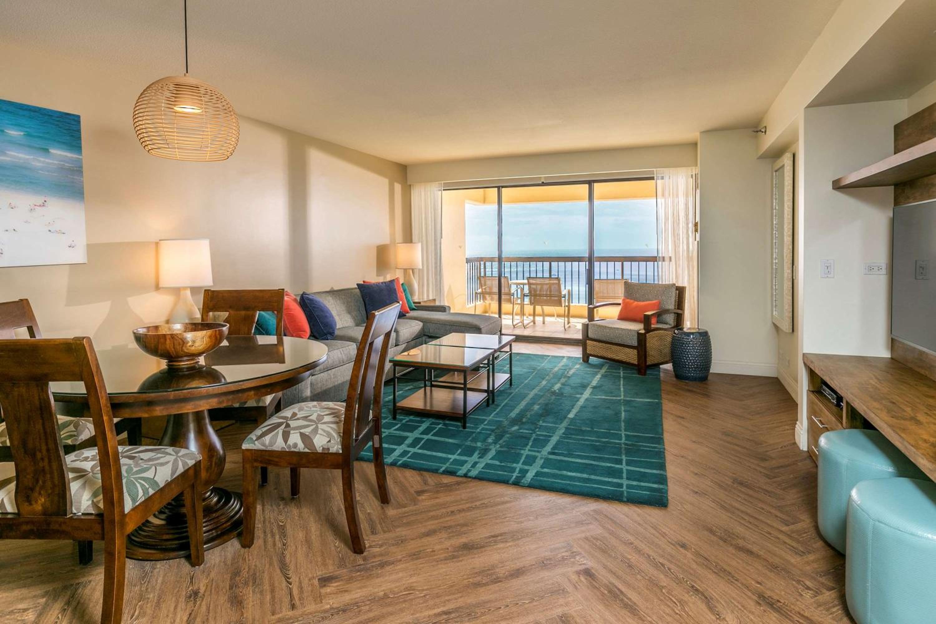 Aston Waikiki Beach Tower: hotel room photo