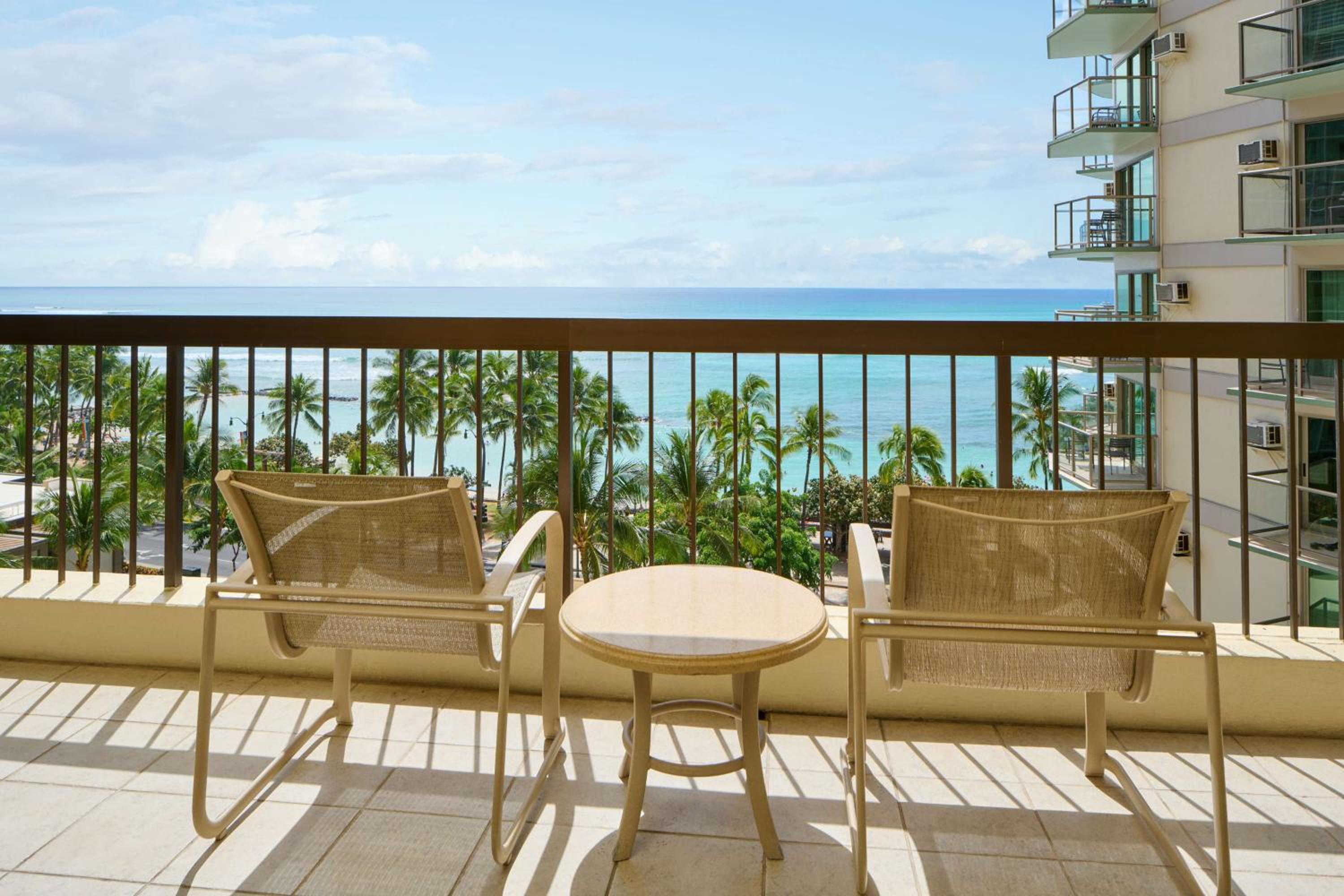 Aston Waikiki Beach Tower: balance & terrace photo