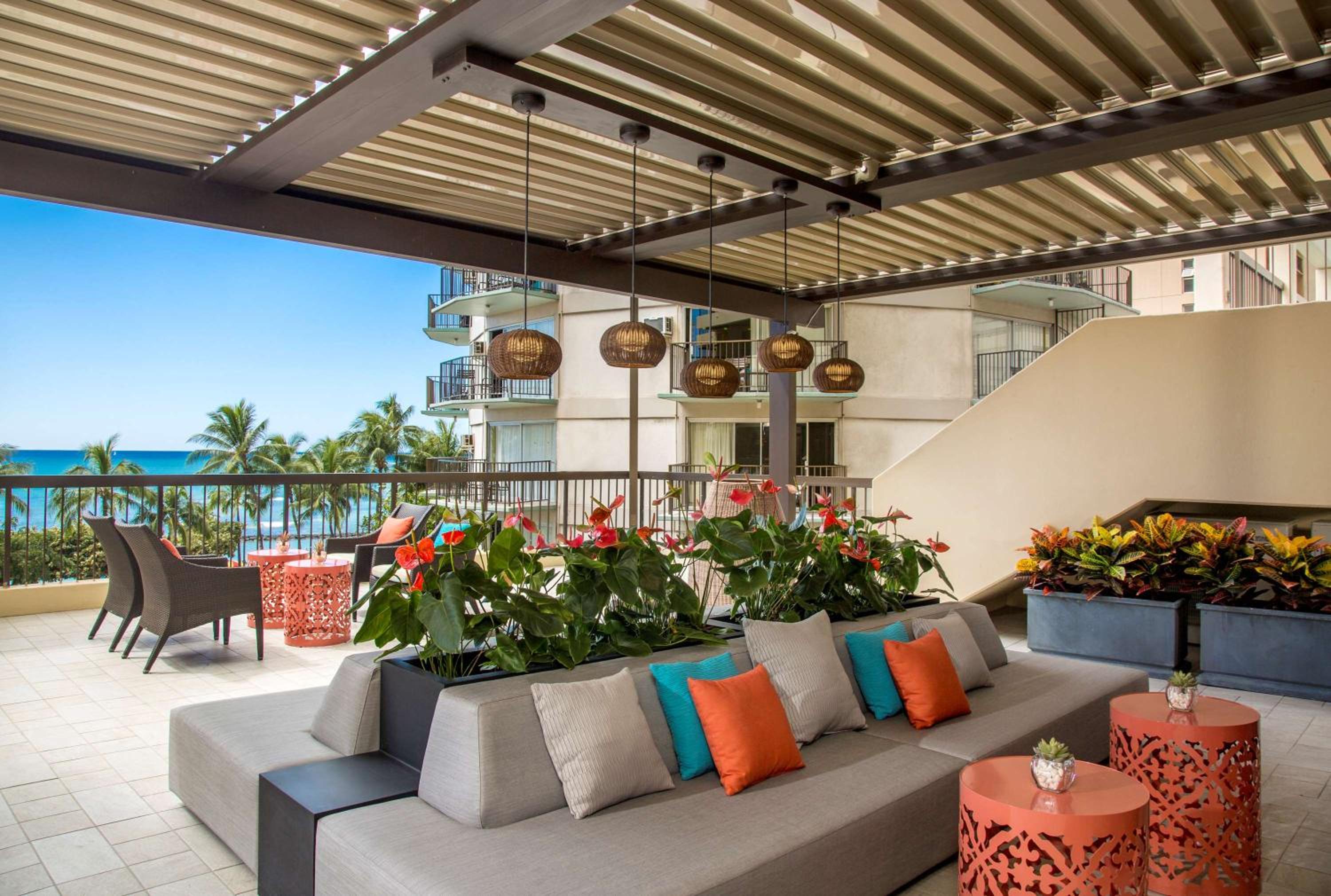 Aston Waikiki Beach Tower: balance & terrace photo