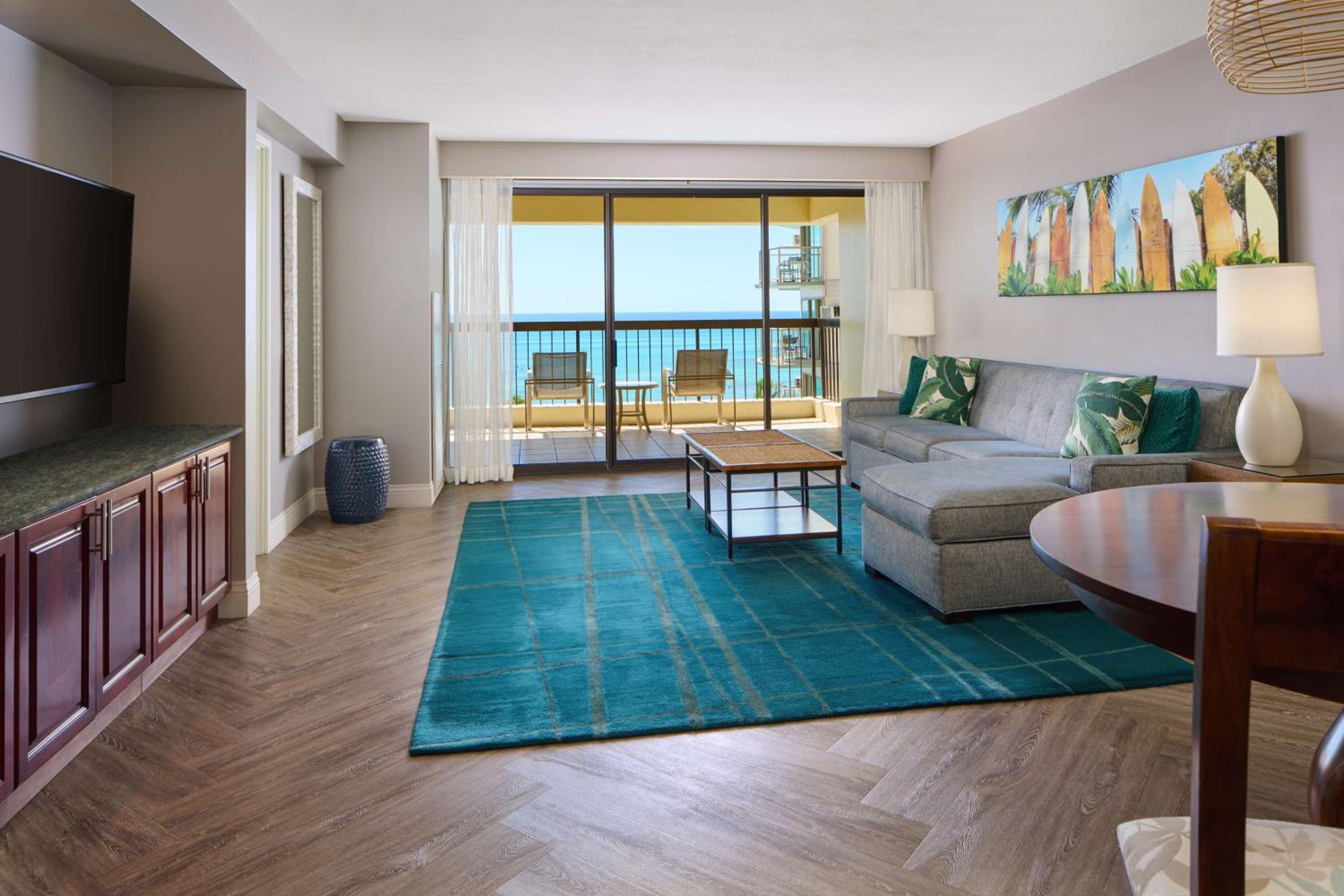 Aston Waikiki Beach Tower: hotel room photo