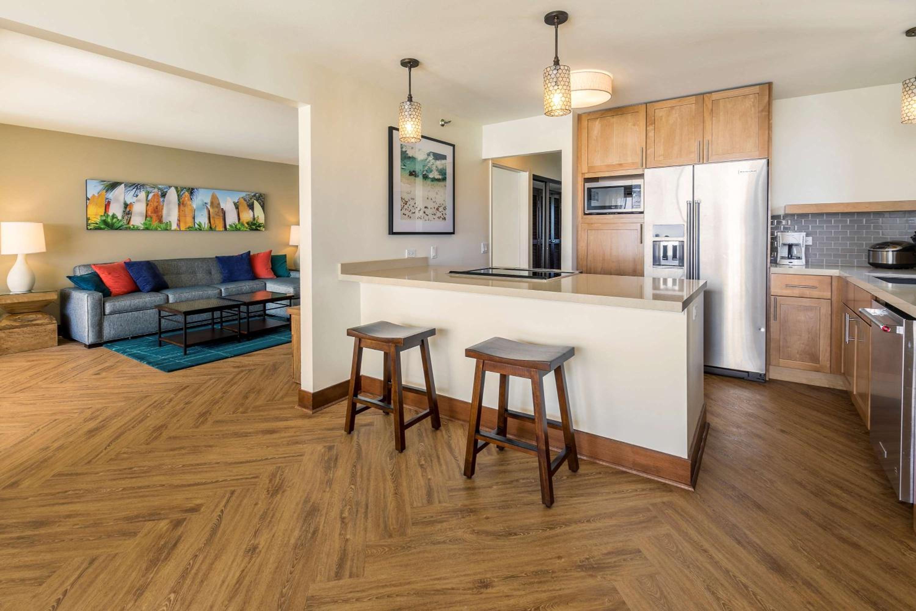 Aston Waikiki Beach Tower: kitchen photo