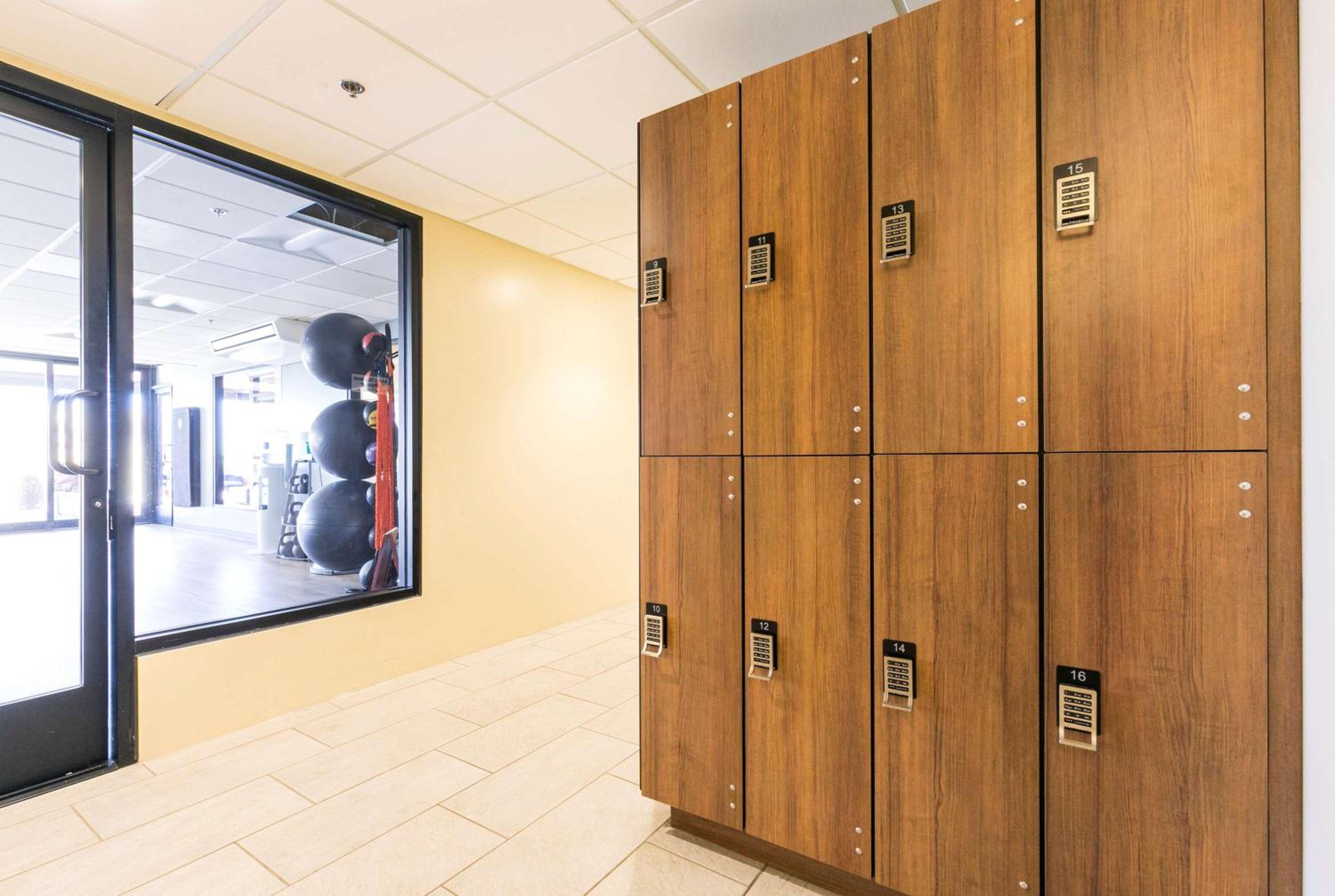 Aston Waikiki Beach Tower: activities & amenities photo