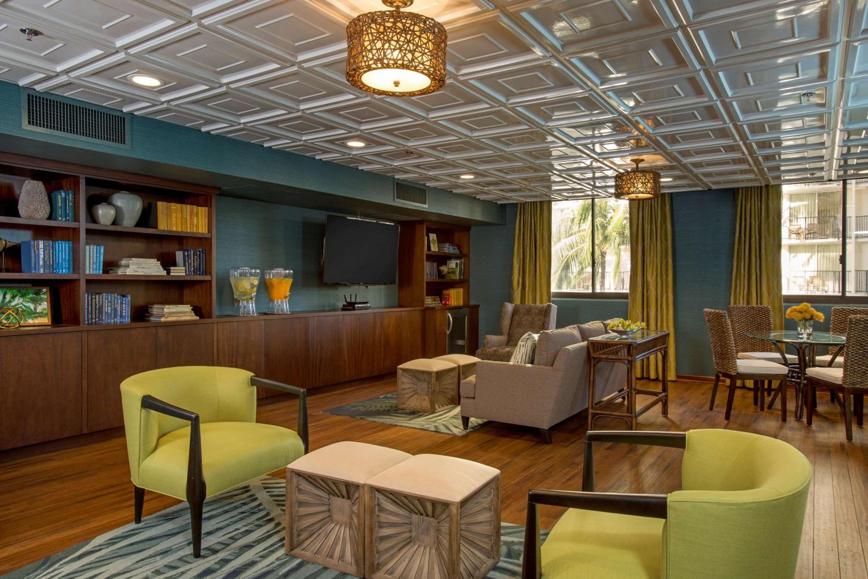 Aston Waikiki Beach Tower: lounge photo