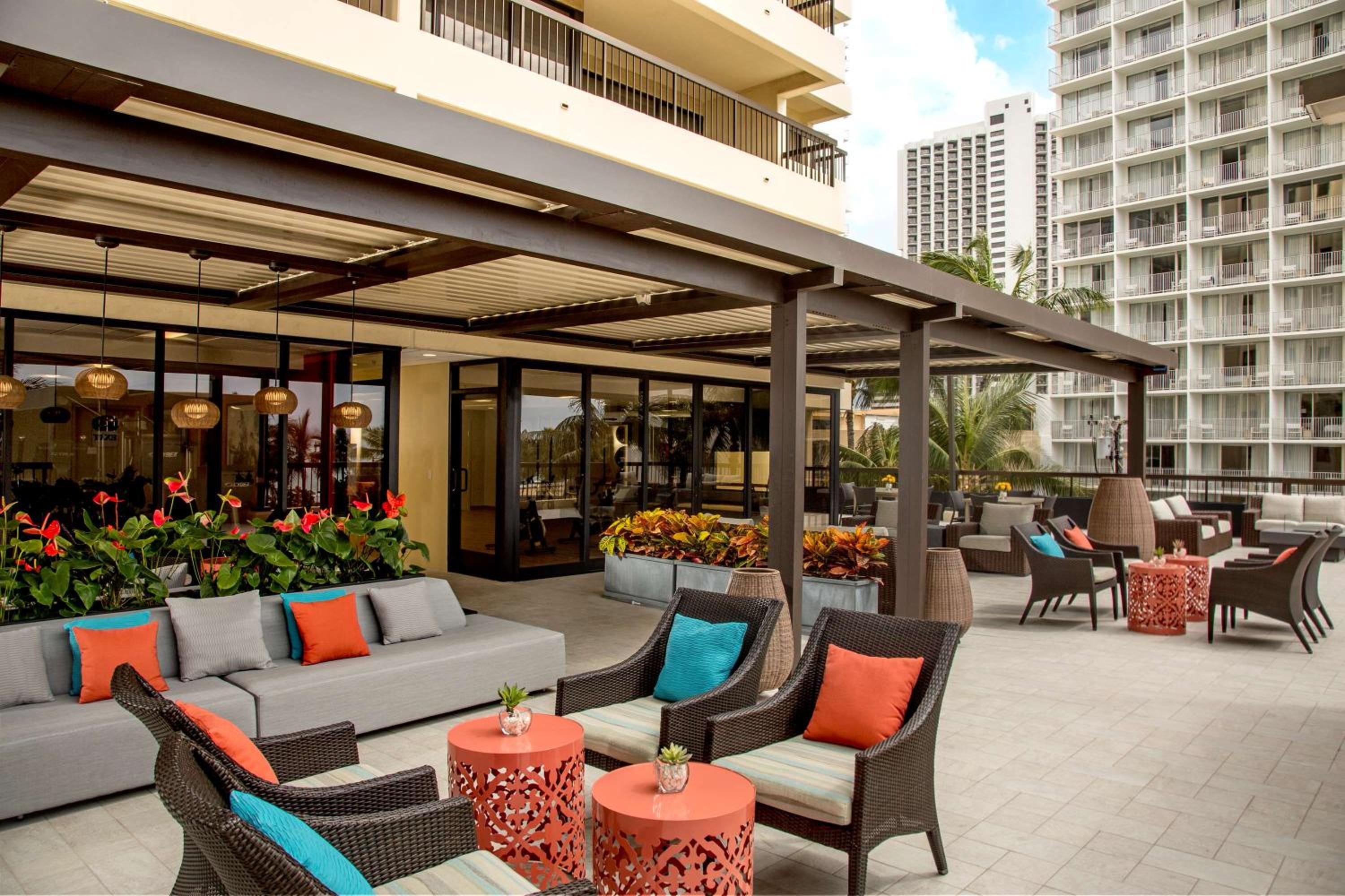 Aston Waikiki Beach Tower: balance & terrace photo