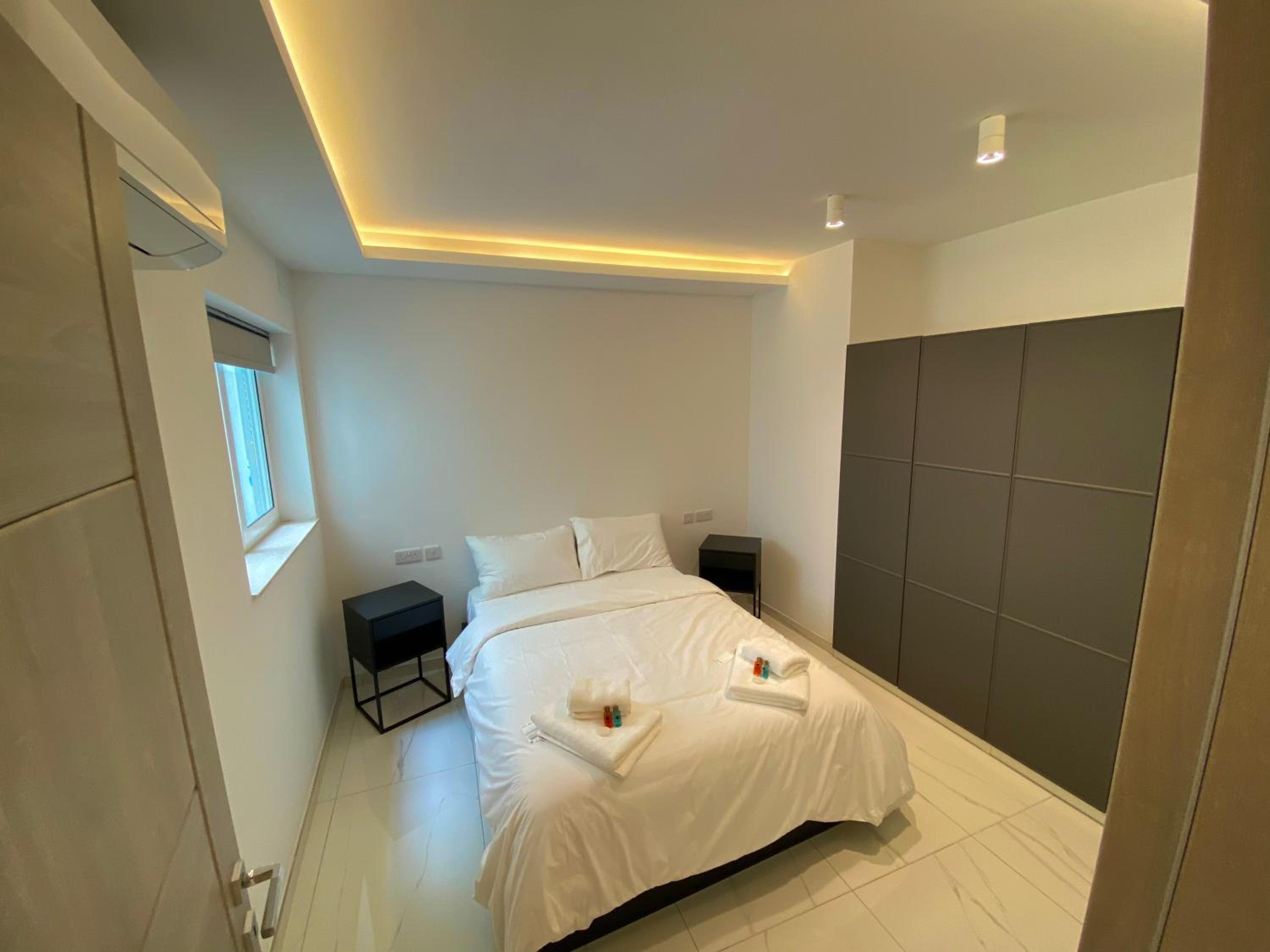 Tigné Sliema Three Bedrooms Apartment view 4