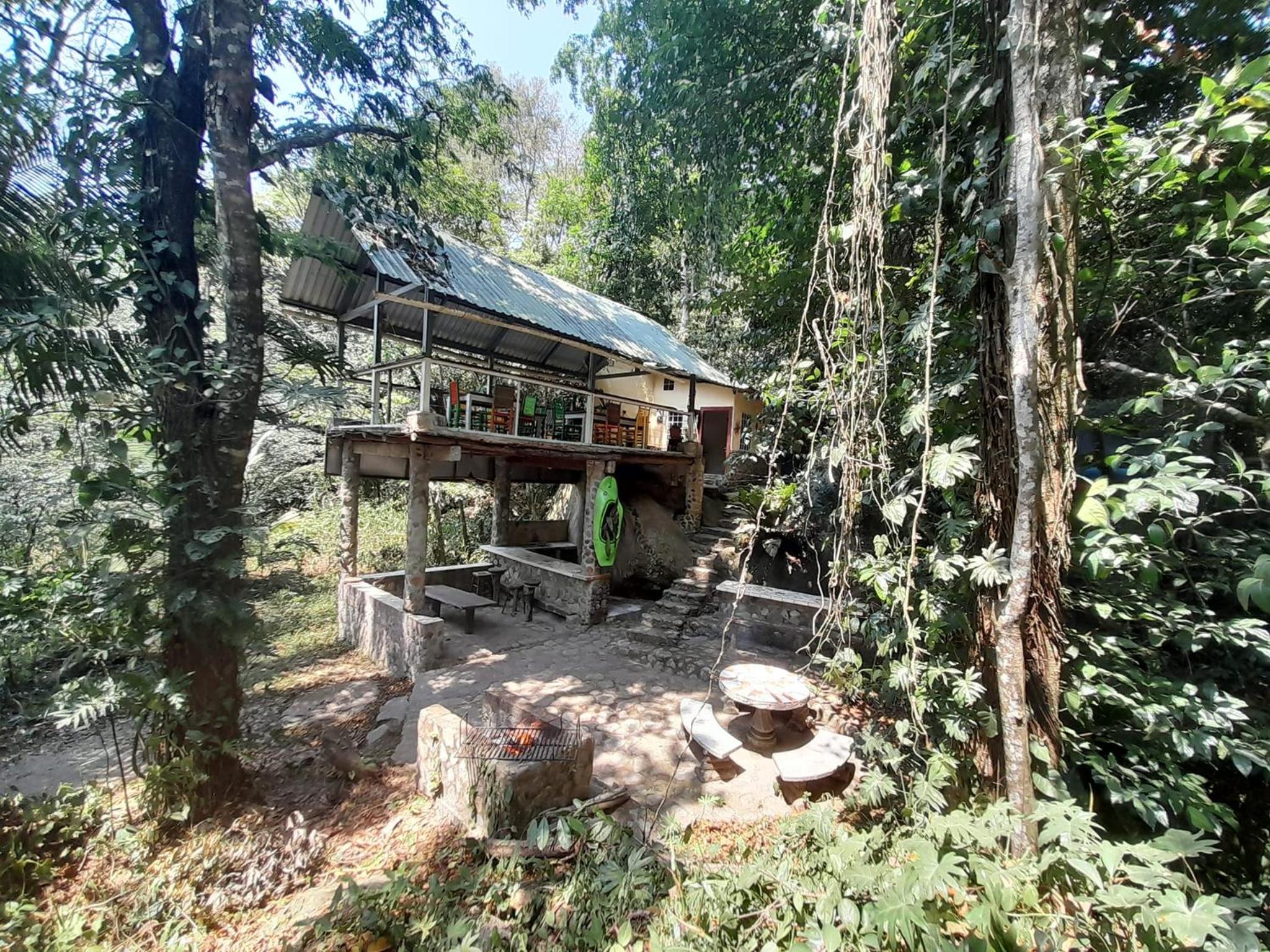 MOTMOT HOSTEL