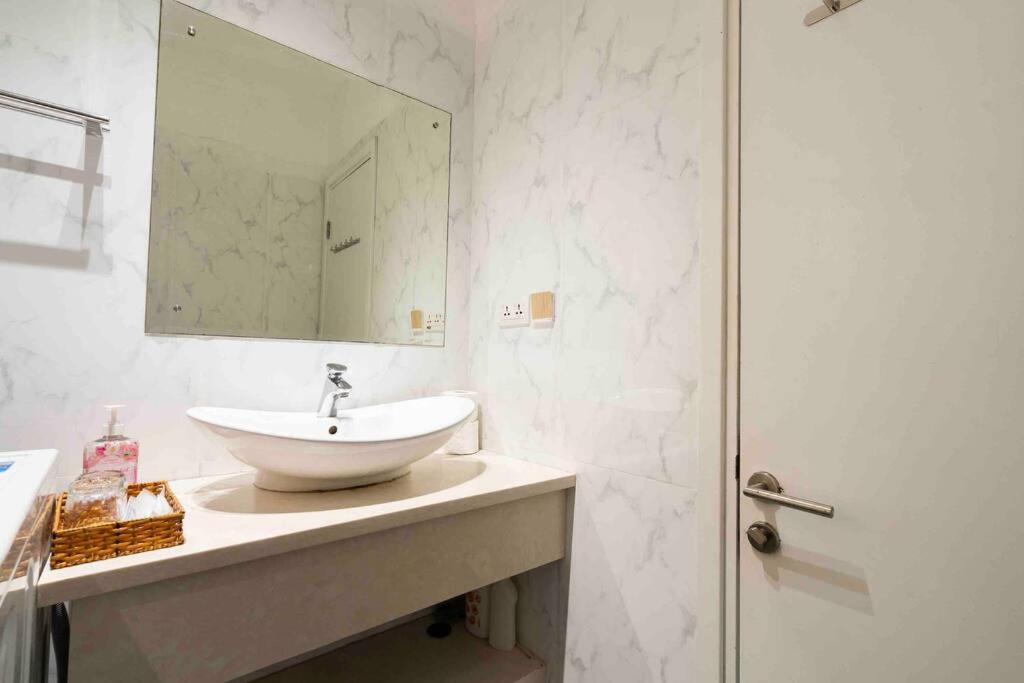 The Rixx Luxury Apartment at Ben Thanh with pool and gym