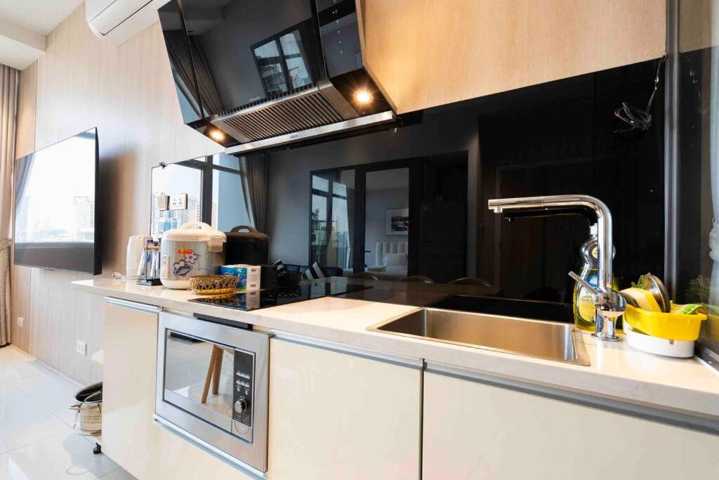 The Rixx Luxury Apartment at Ben Thanh with pool and gym