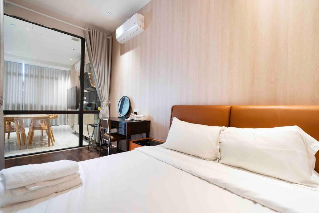 The Rixx Luxury Apartment at Ben Thanh with pool and gym