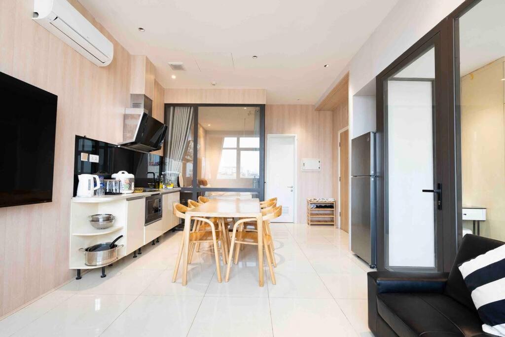 The Rixx Luxury Apartment at Ben Thanh with pool and gym