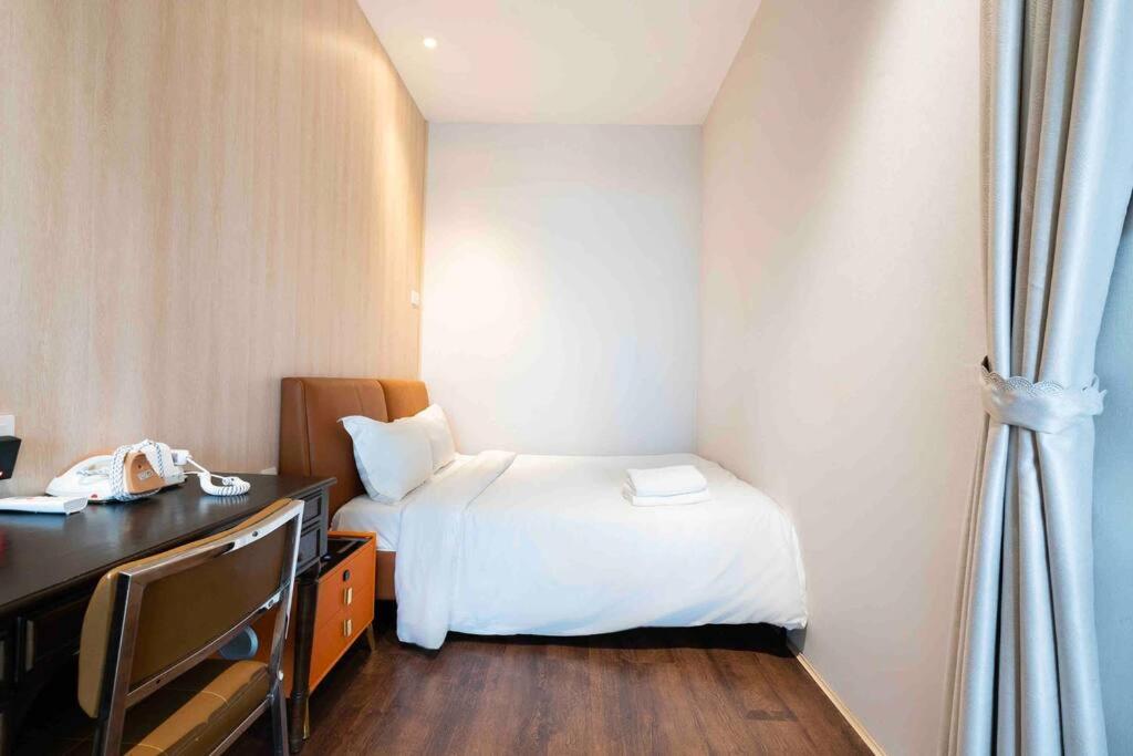 The Rixx Luxury Apartment at Ben Thanh with pool and gym