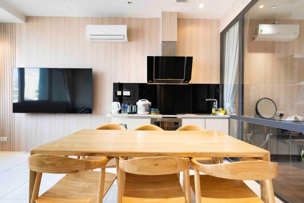 The Rixx Luxury Apartment at Ben Thanh with pool and gym
