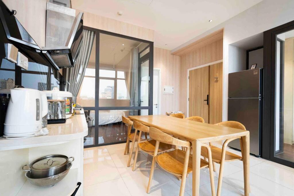 The Rixx Luxury Apartment at Ben Thanh with pool and gym