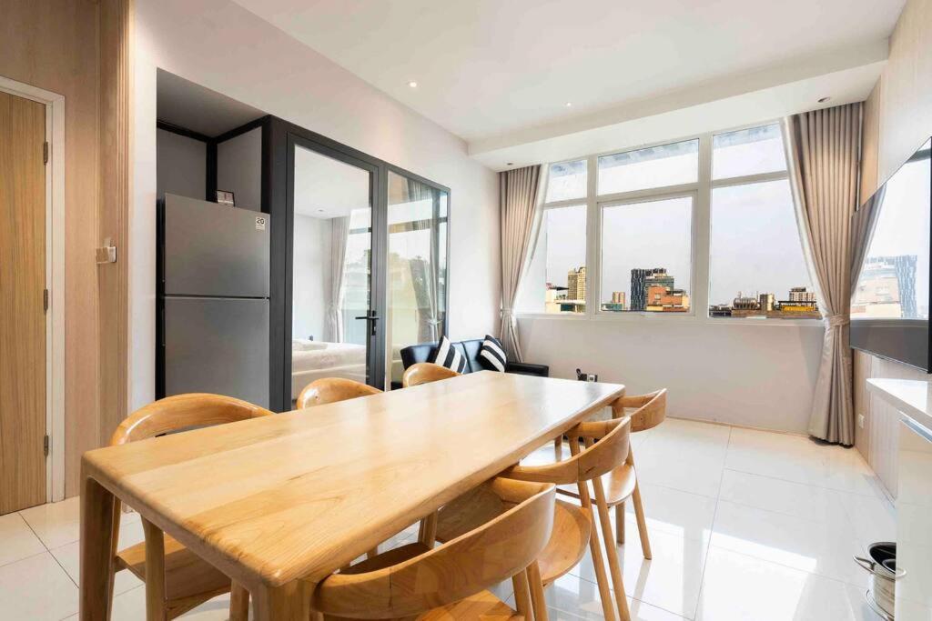 The Rixx Luxury Apartment at Ben Thanh with pool and gym