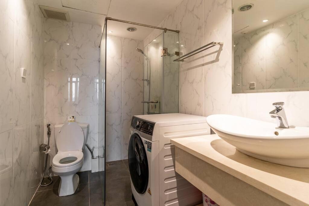 The Rixx Luxury Apartment at Ben Thanh with pool and gym