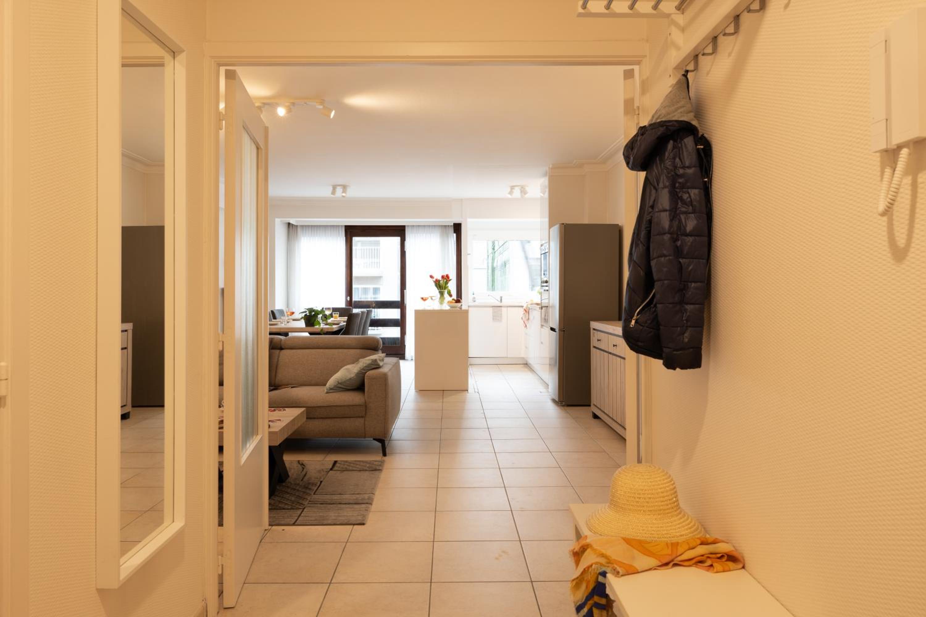 WeLoveOostende - Newly renovated large apartment 150m from the beach - Including bed sheets and final clea-ning