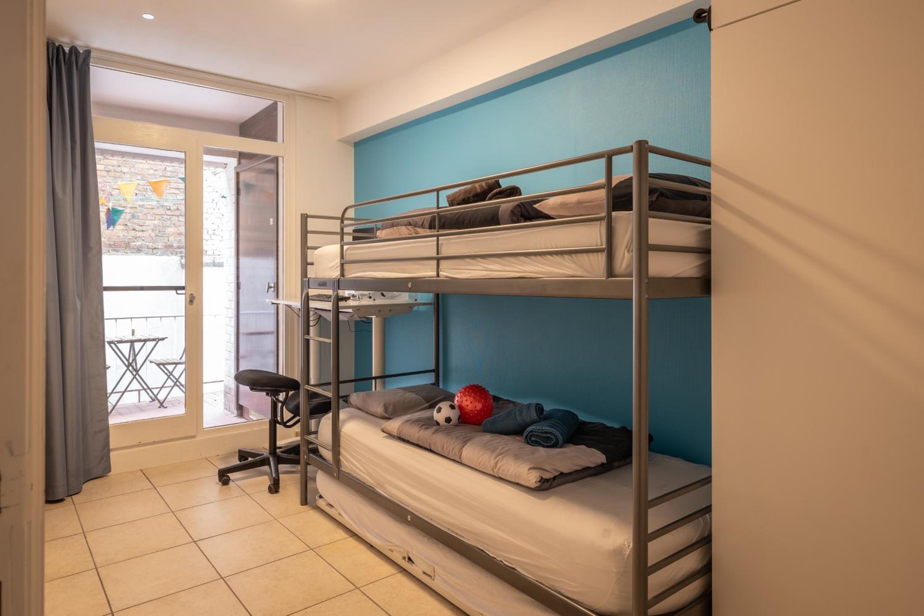 WeLoveOostende - Newly renovated large apartment 150m from the beach - Including bed sheets and final clea-ning