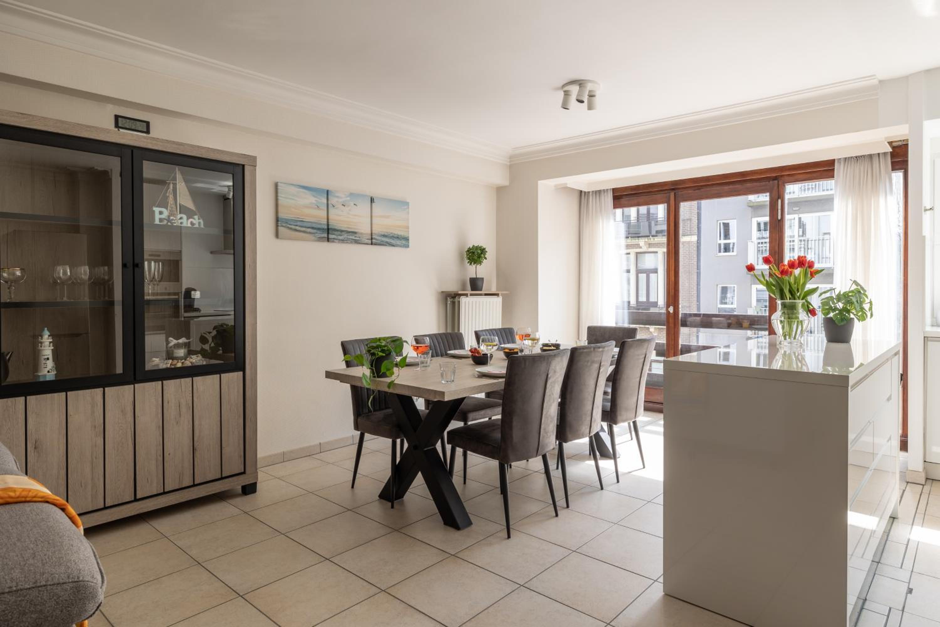 WeLoveOostende - Newly renovated large apartment 150m from the beach - Including bed sheets and final clea-ning