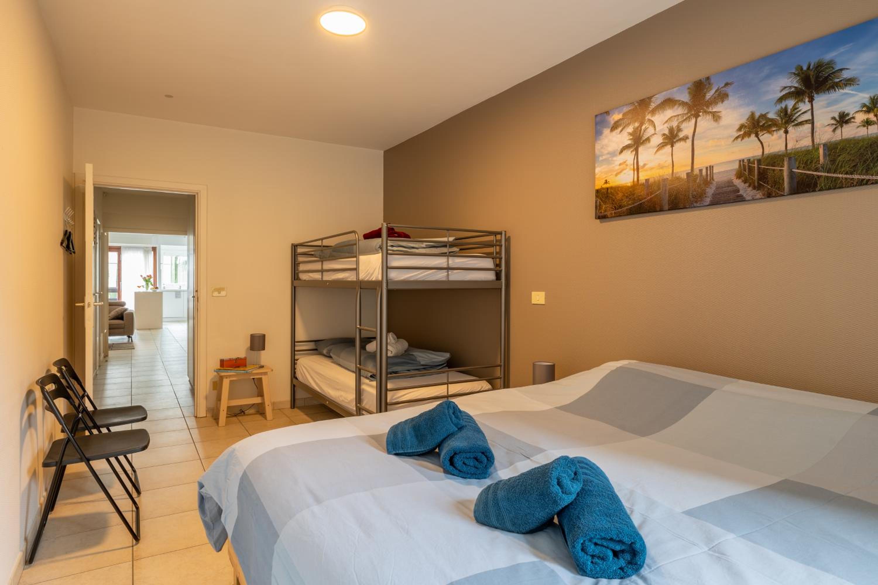 WeLoveOostende - Newly renovated large apartment 150m from the beach - Including bed sheets and final clea-ning