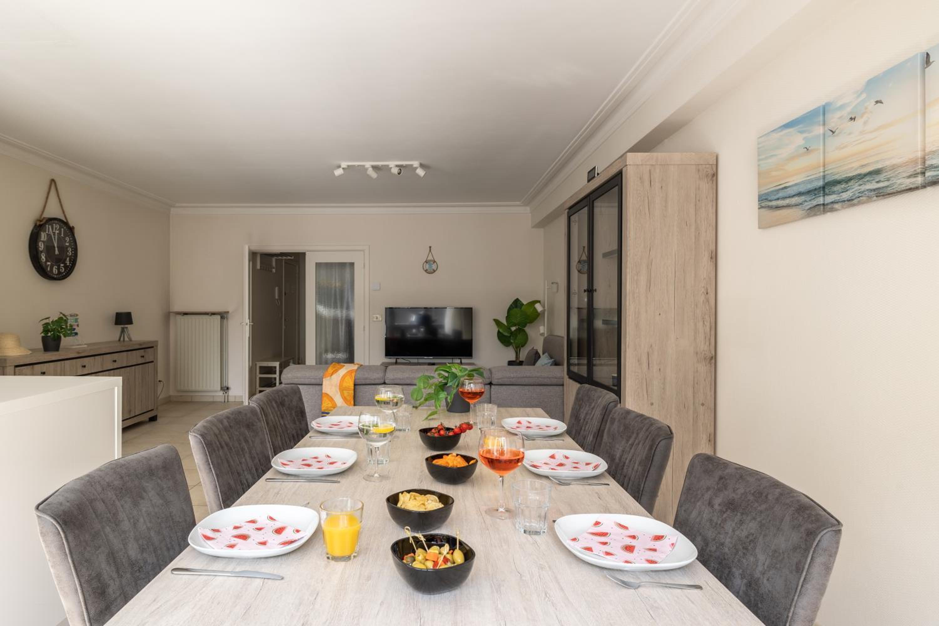 WeLoveOostende - Newly renovated large apartment 150m from the beach - Including bed sheets and final clea-ning