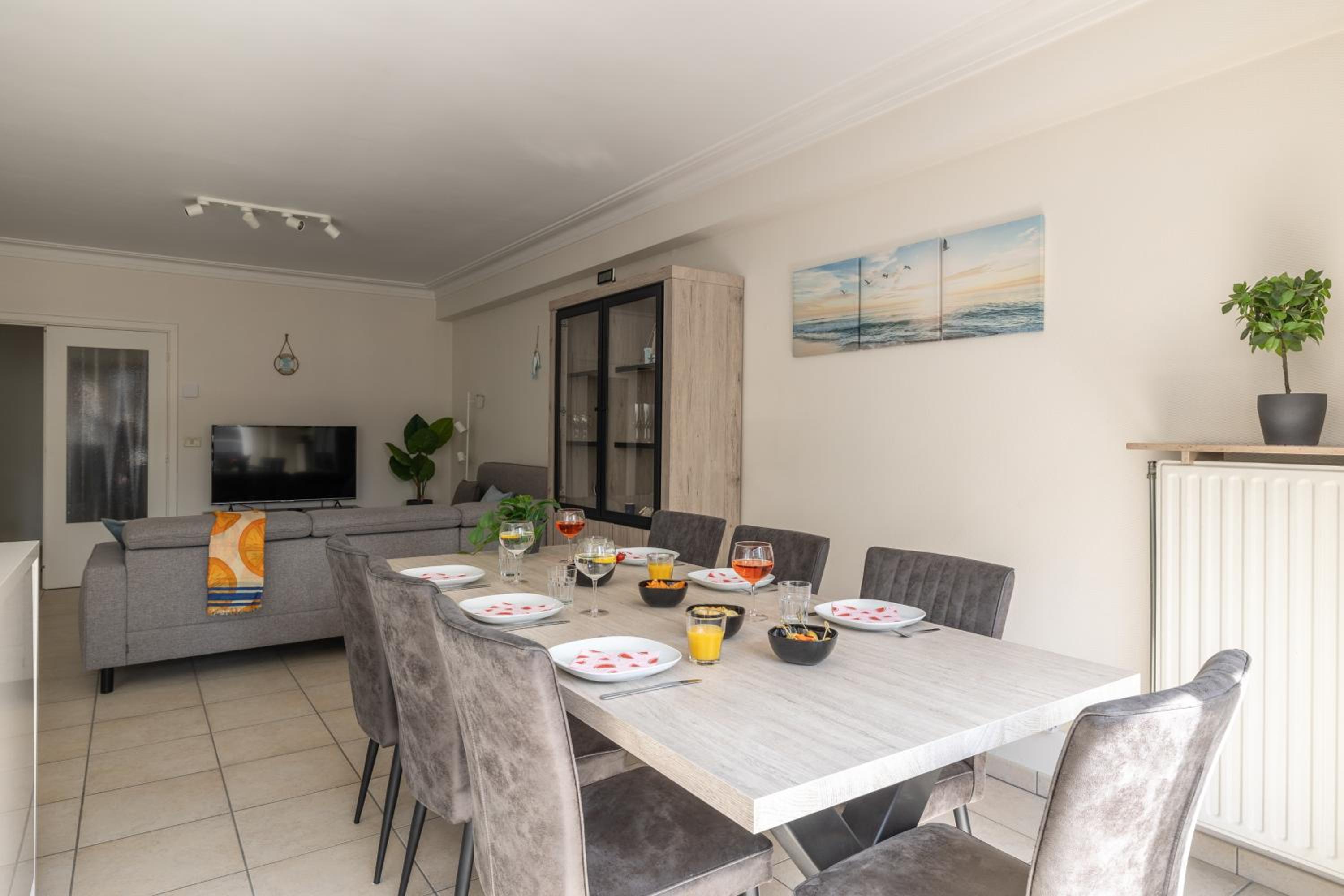 WeLoveOostende - Newly renovated large apartment 150m from the beach - Including bed sheets and final clea-ning