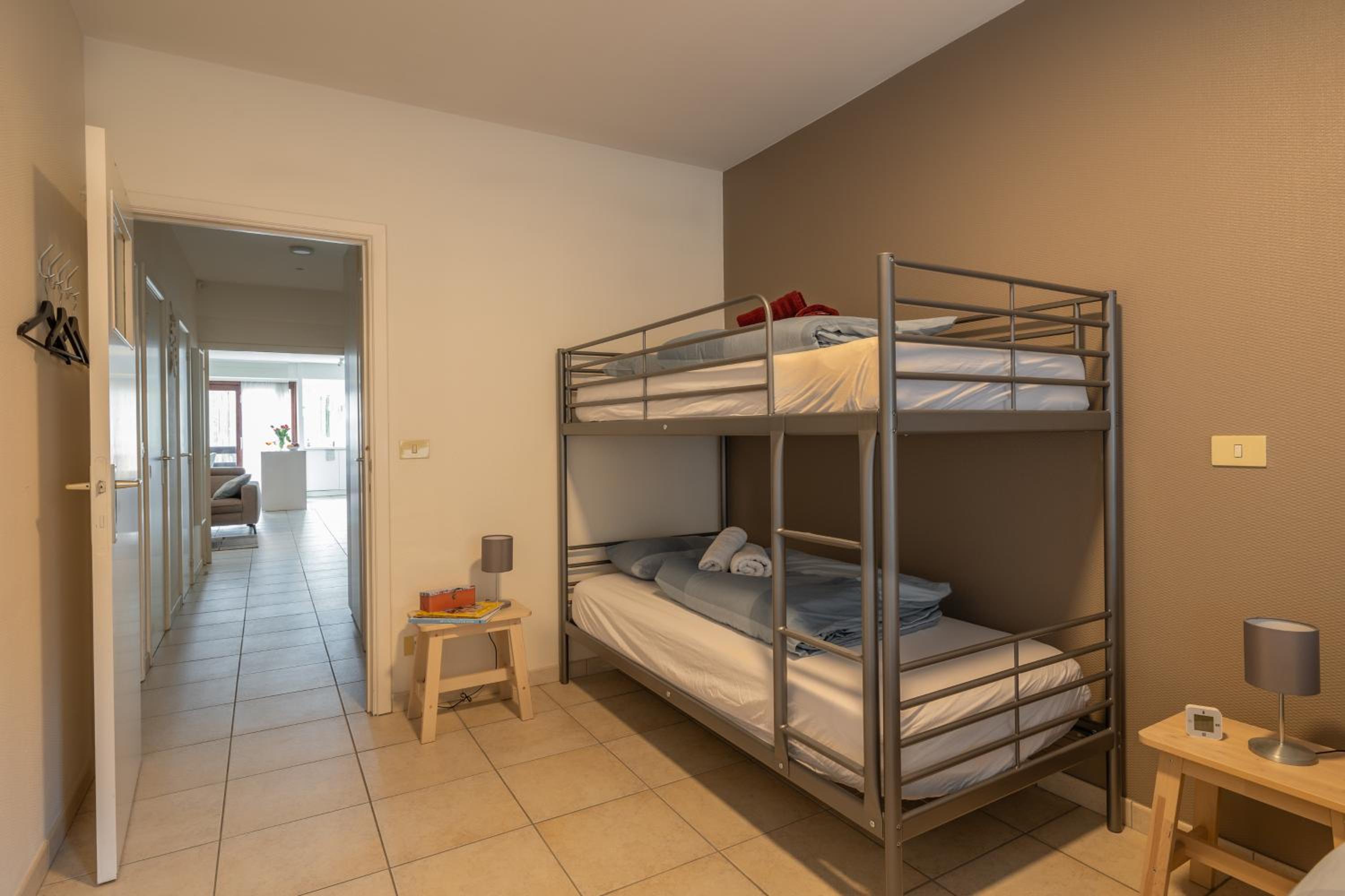 WeLoveOostende - Newly renovated large apartment 150m from the beach - Including bed sheets and final clea-ning