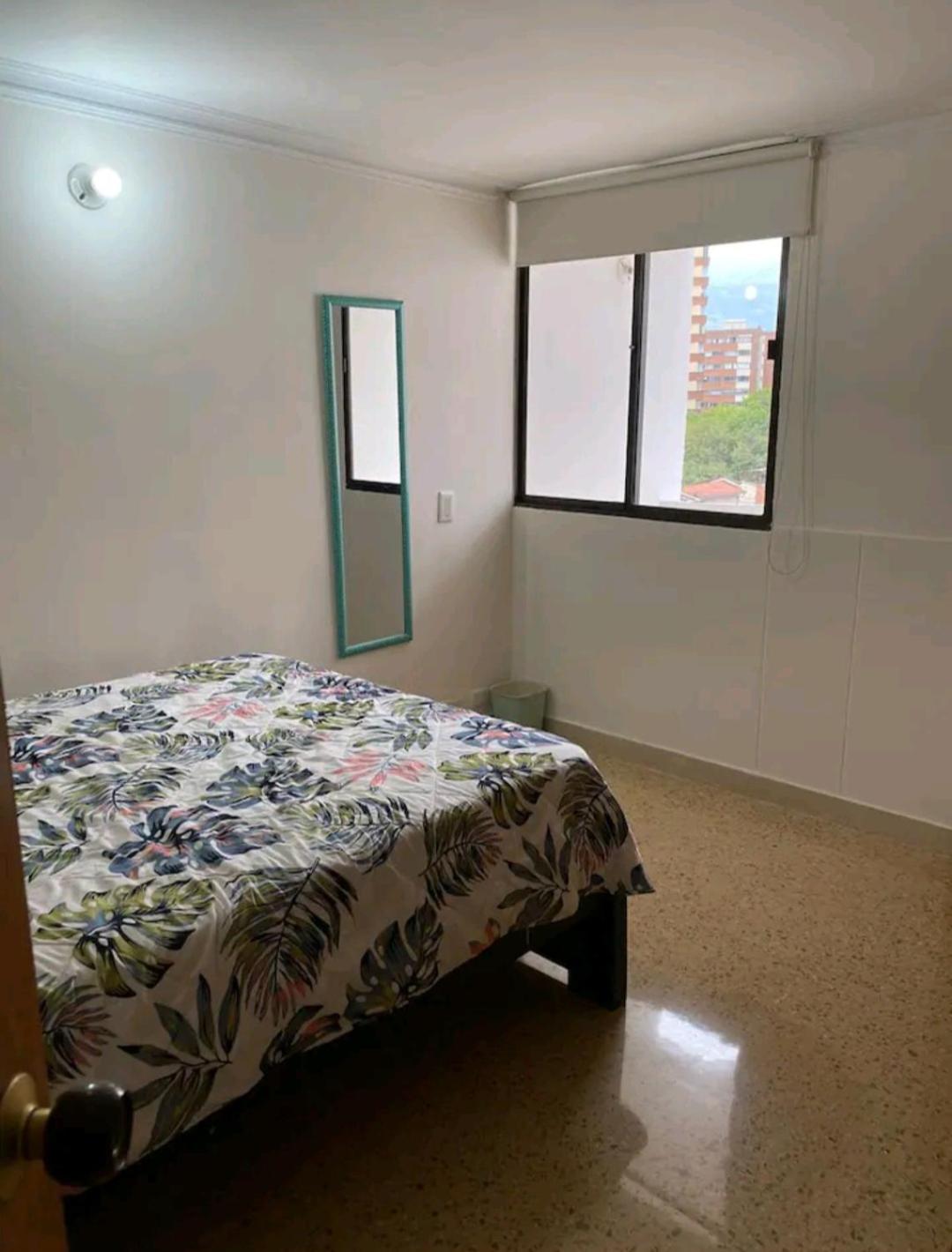 Habitacion laureles /conquistadores .