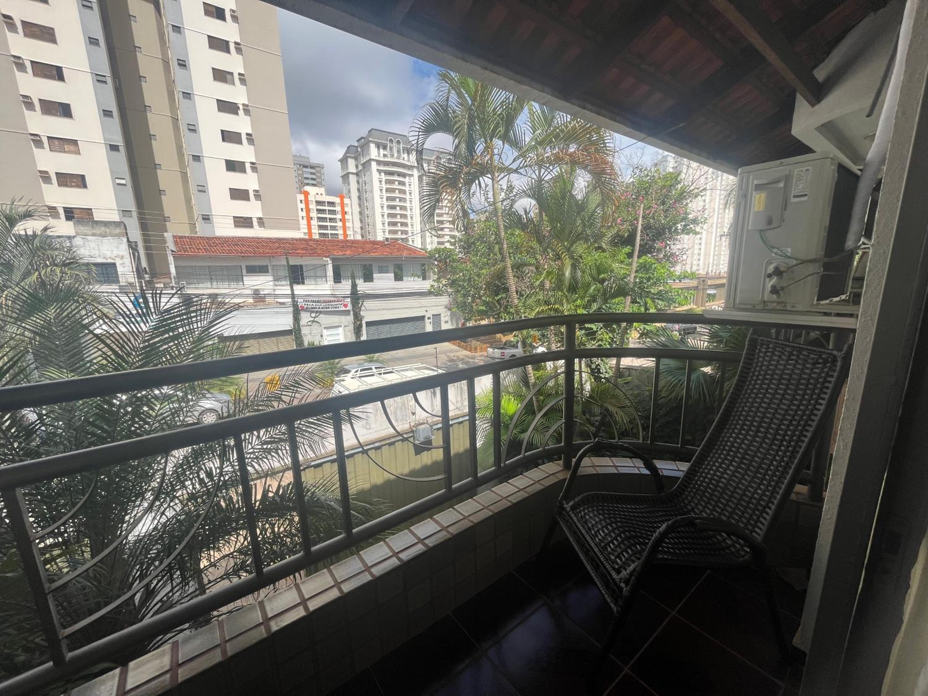 Suíte espaçosa! Ar, Tv e banheiro privativo!