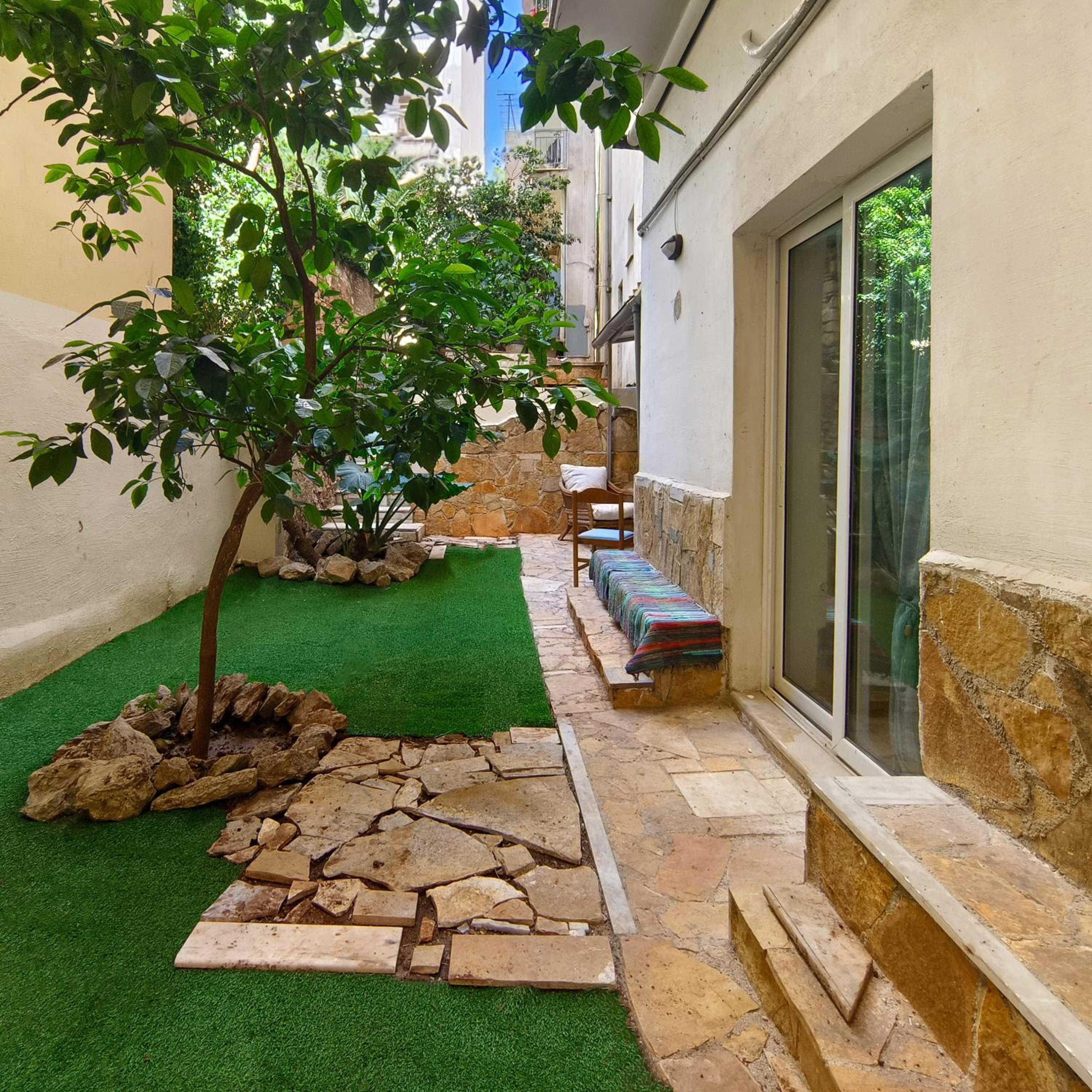 Zen Garden, 600m from Acropolis Museum