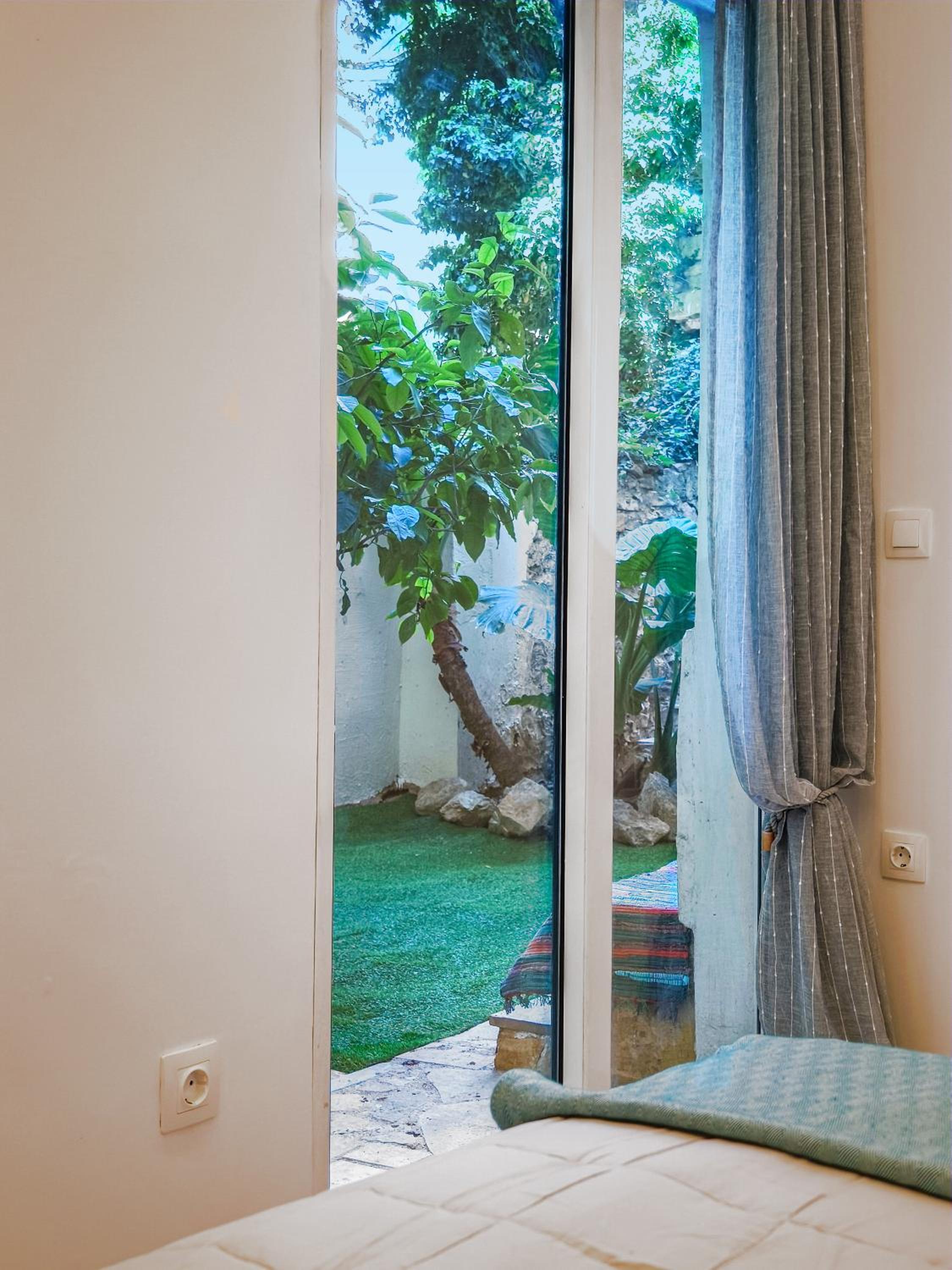 Zen Garden, 600m from Acropolis Museum