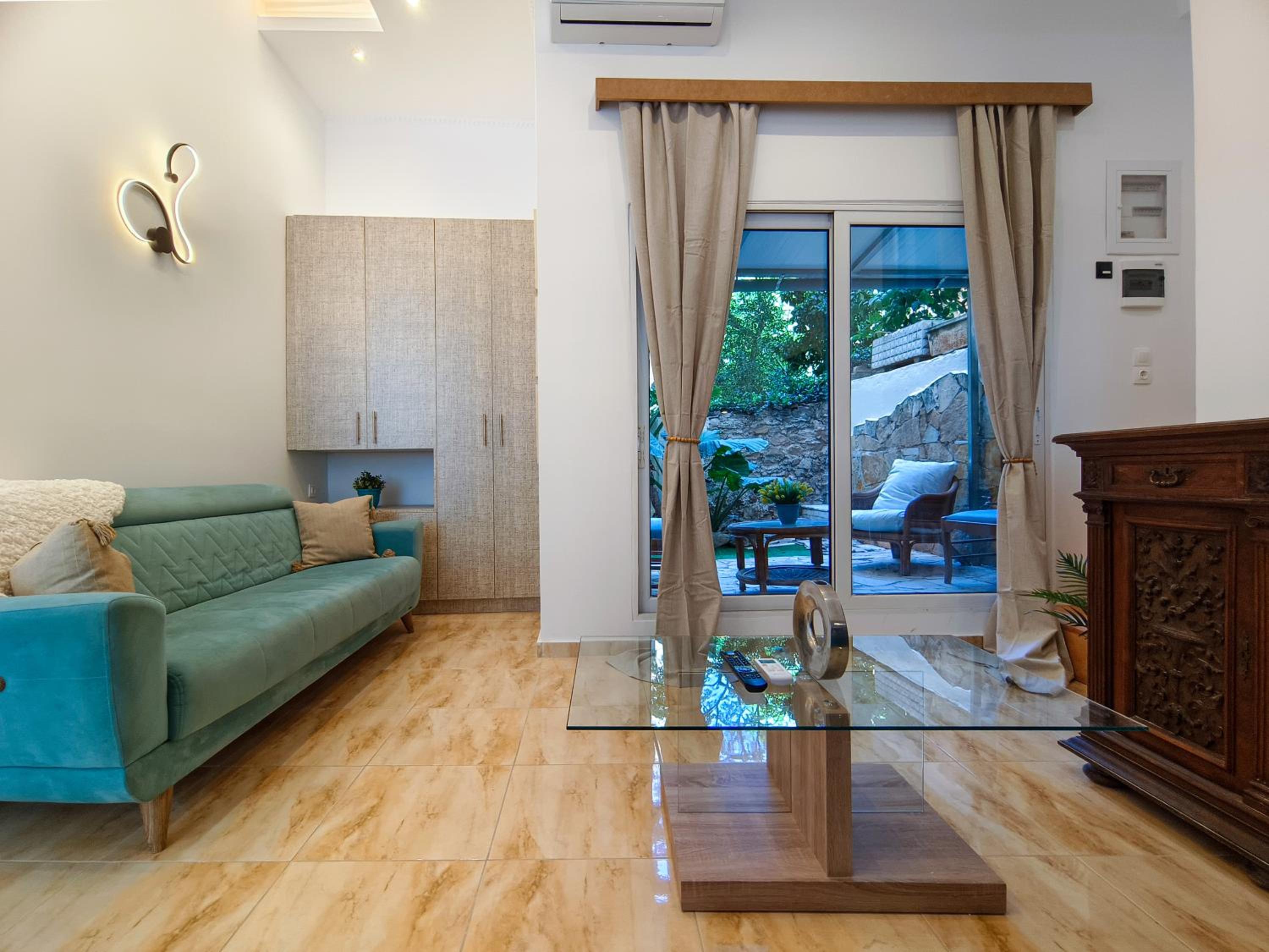 Zen Garden, 600m from Acropolis Museum