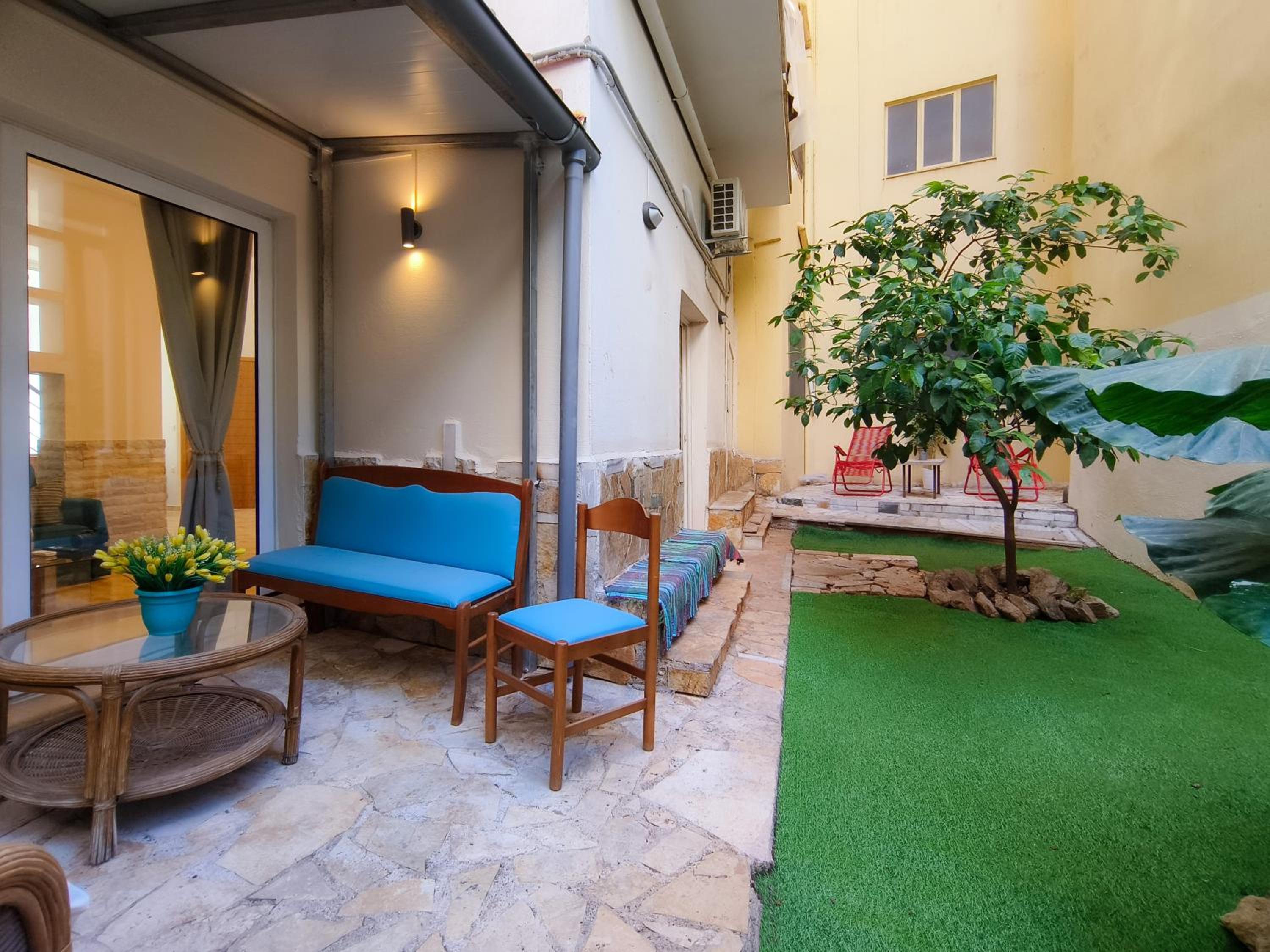Zen Garden, 600m from Acropolis Museum