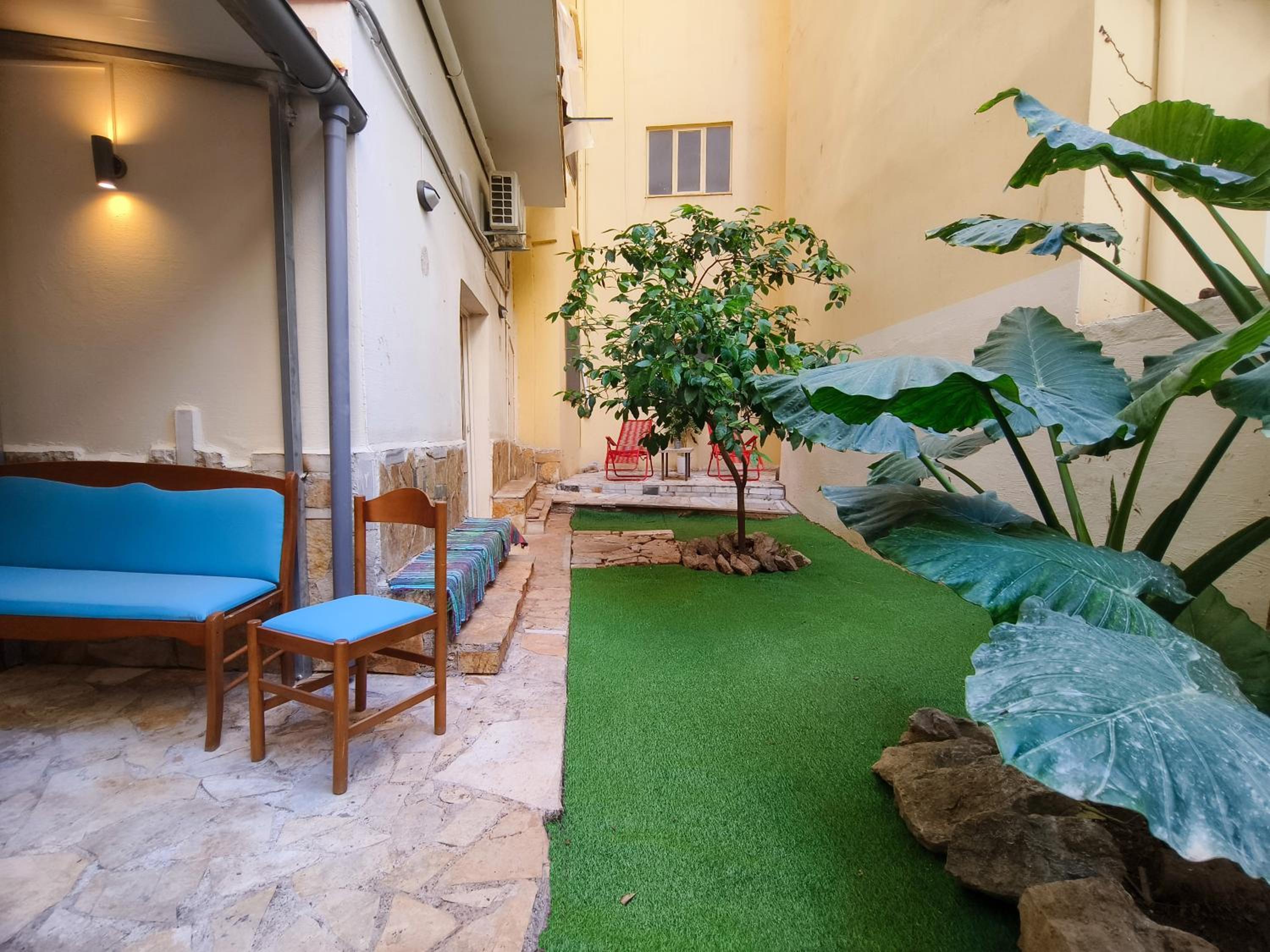 Zen Garden, 600m from Acropolis Museum