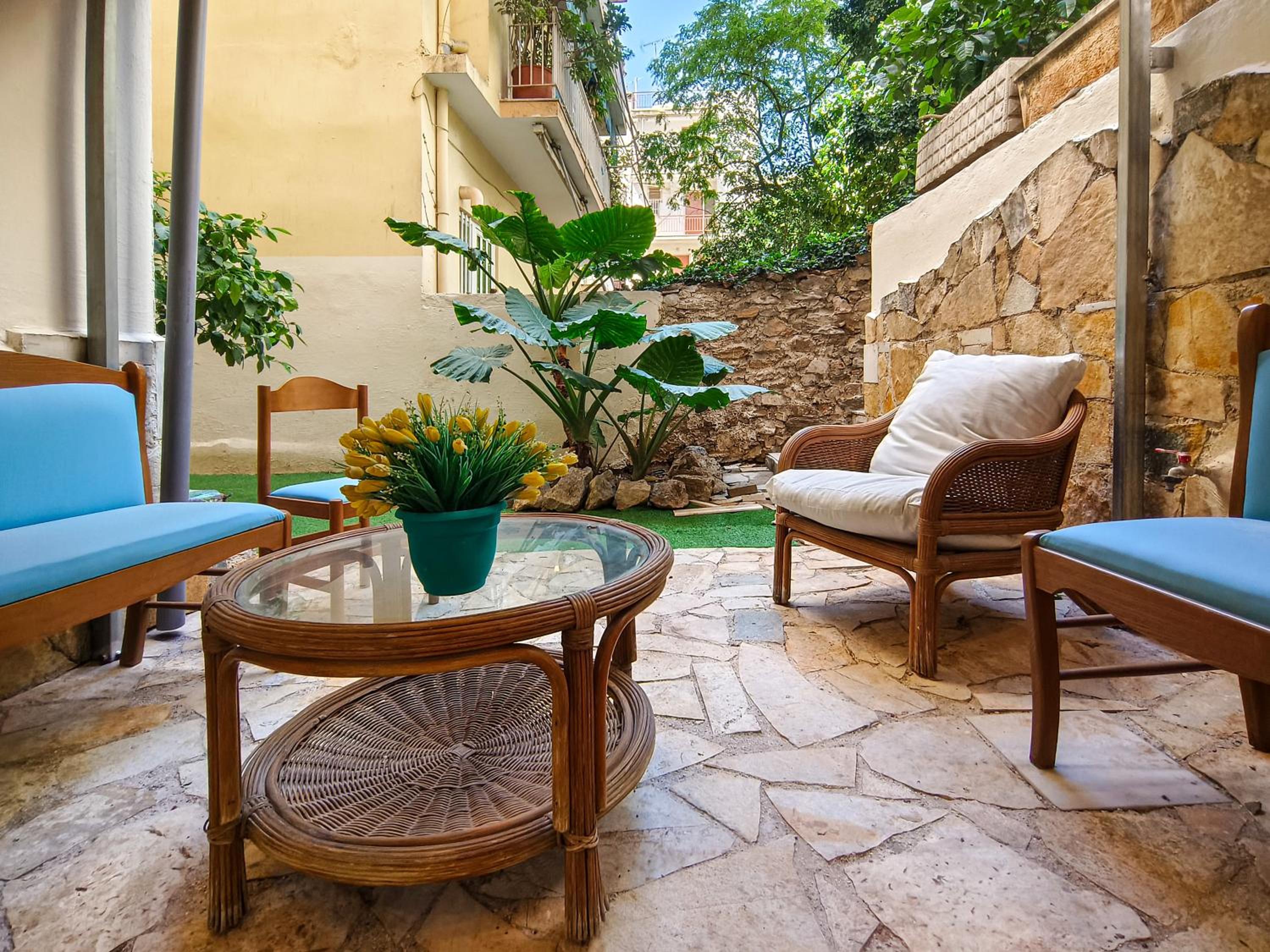 Zen Garden, 600m from Acropolis Museum