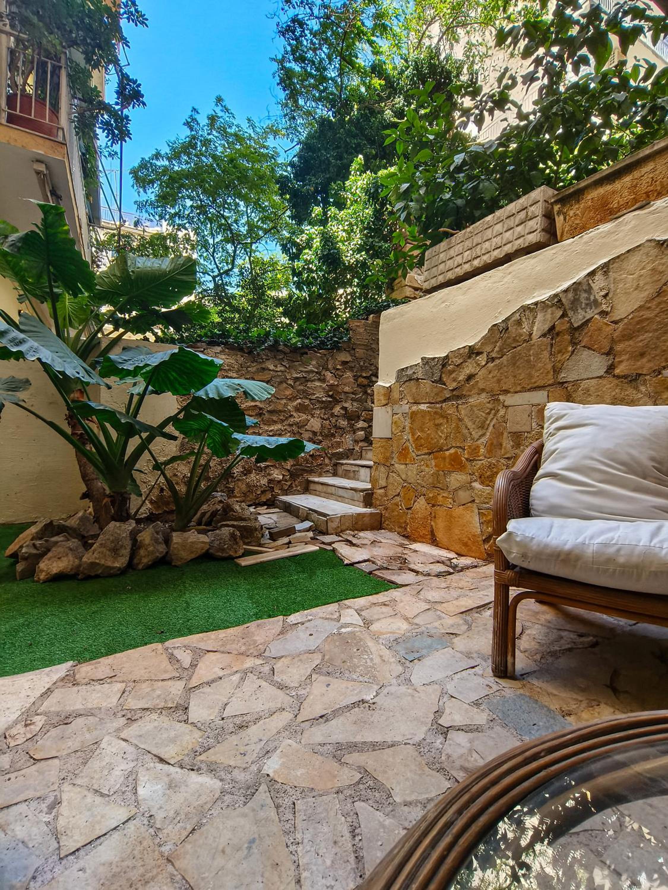 Zen Garden, 600m from Acropolis Museum