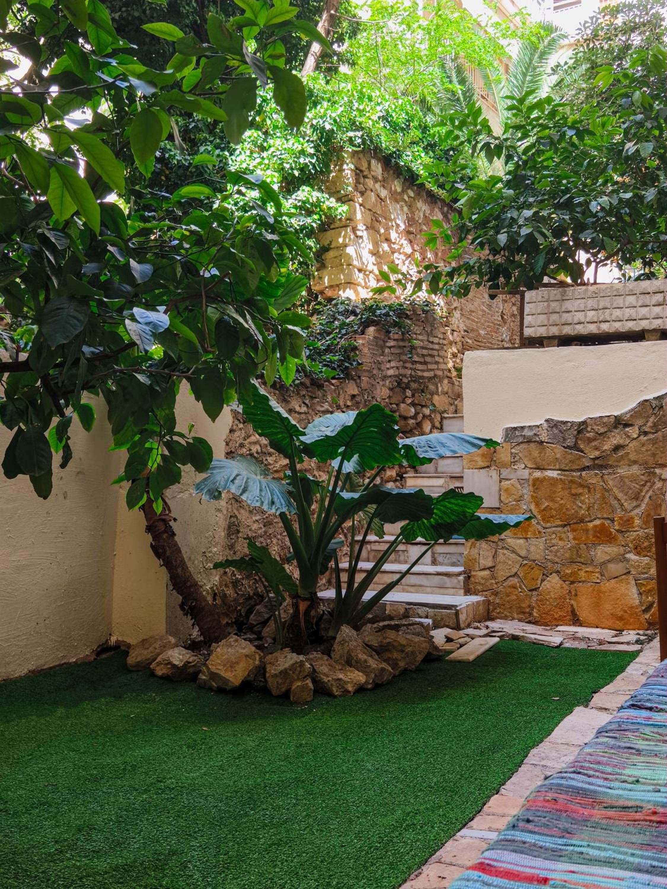 Zen Garden, 600m from Acropolis Museum
